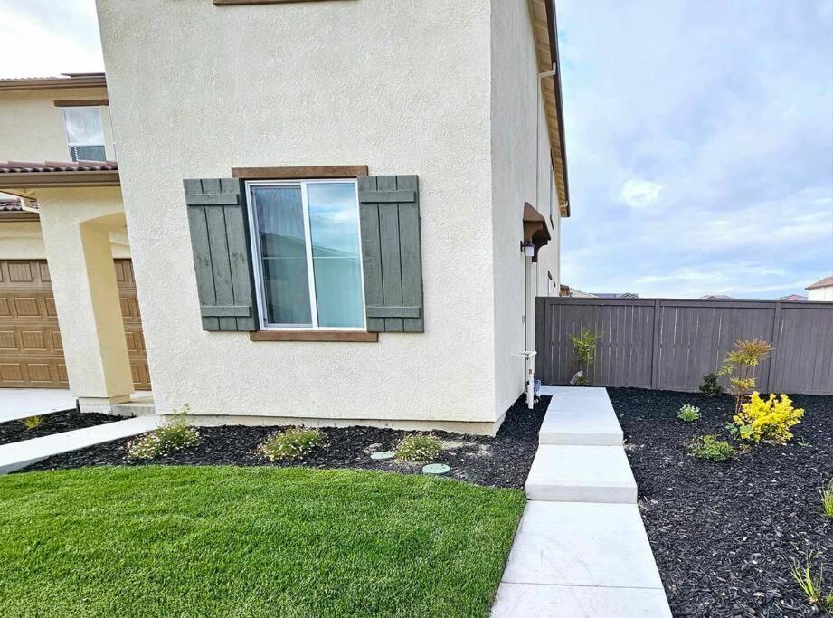 Couple's Getaway Kitchenette Washer & Private Bath view 3