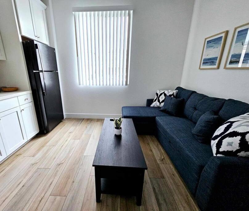 Couple's Getaway Kitchenette Washer & Private Bath view 4