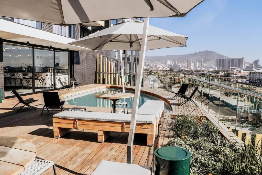 Wex829- Modern Woodstock Apartment with pool and gym access and secure parking view 4