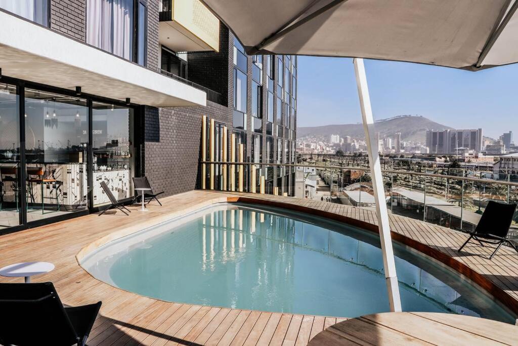 Wex829- Modern Woodstock Apartment with pool and gym access and secure parking view 5