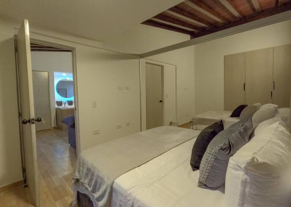 203 Enigmatic Loft with Jacuzzi