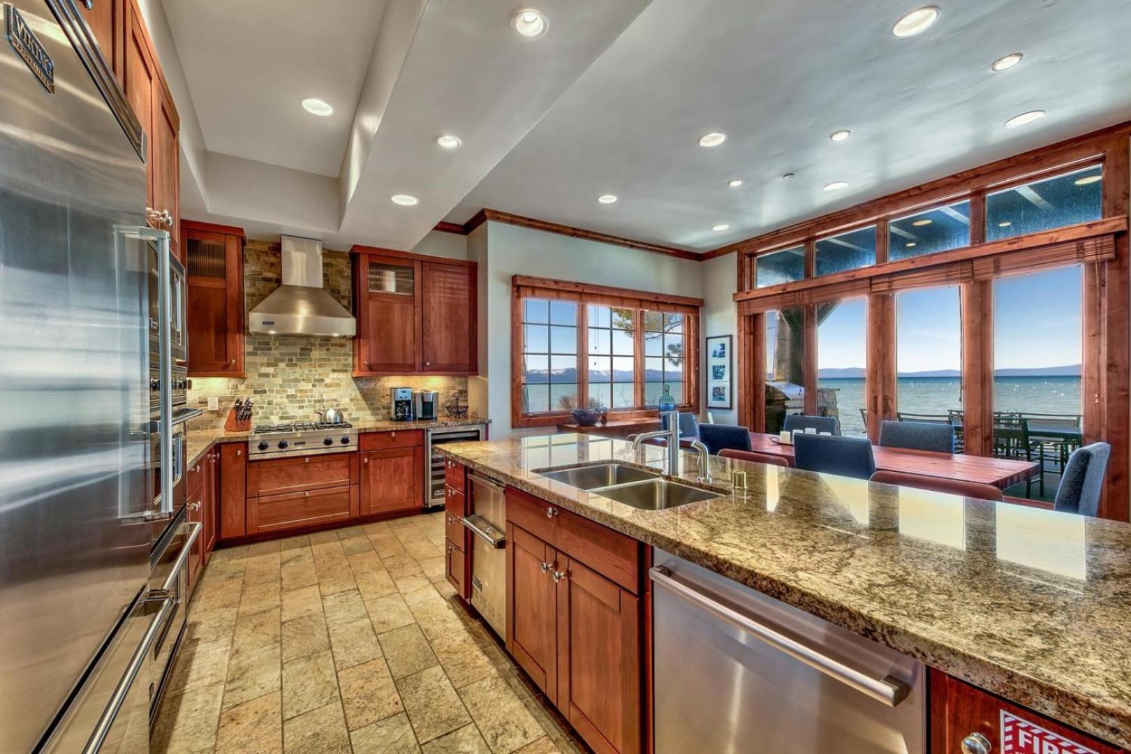 Lakefront Luxury Walkable Gym Hot Tub PEAK 15 view 4