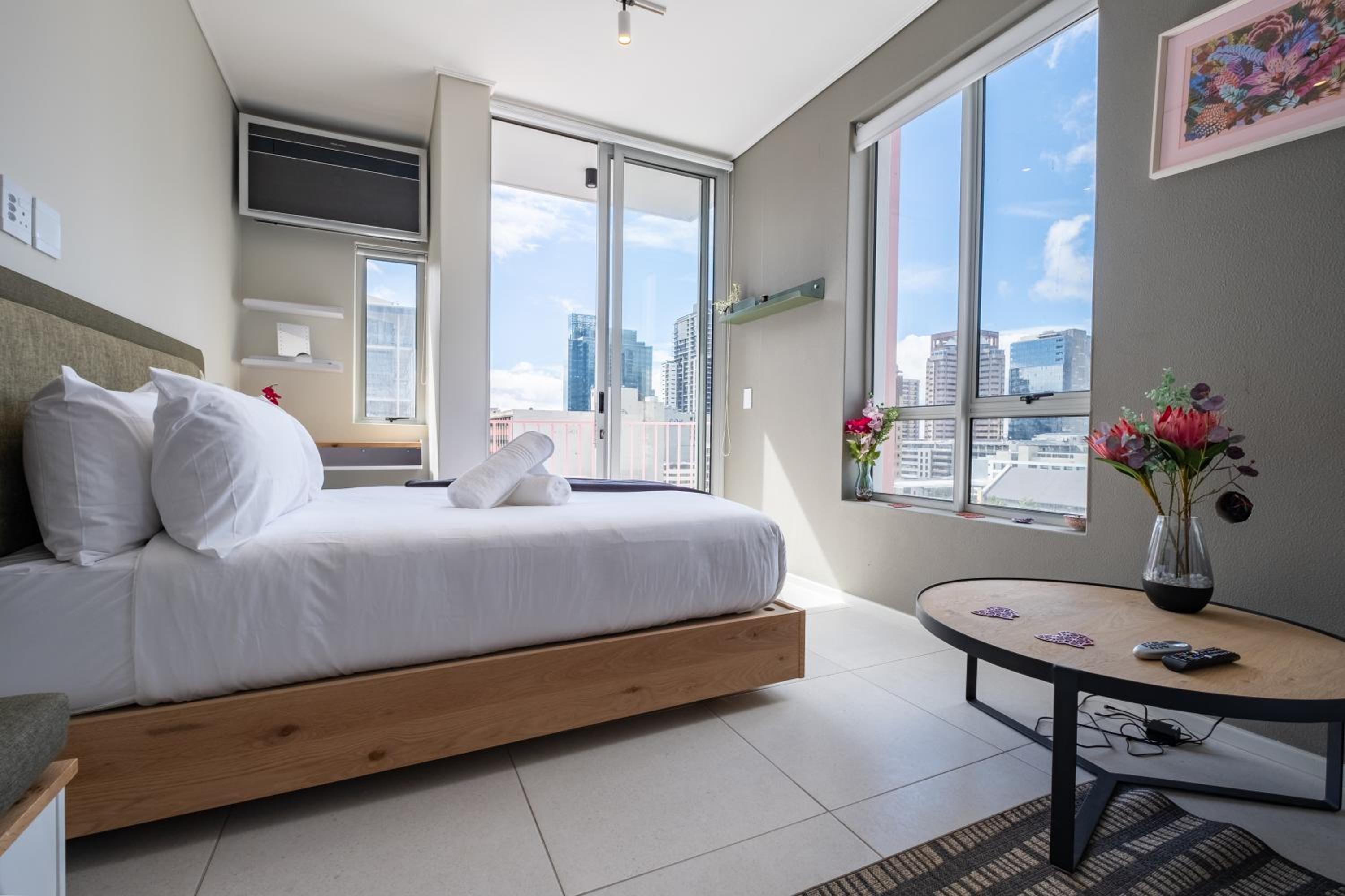 The Rose 506: Studio Apartment with Rooftop Pool