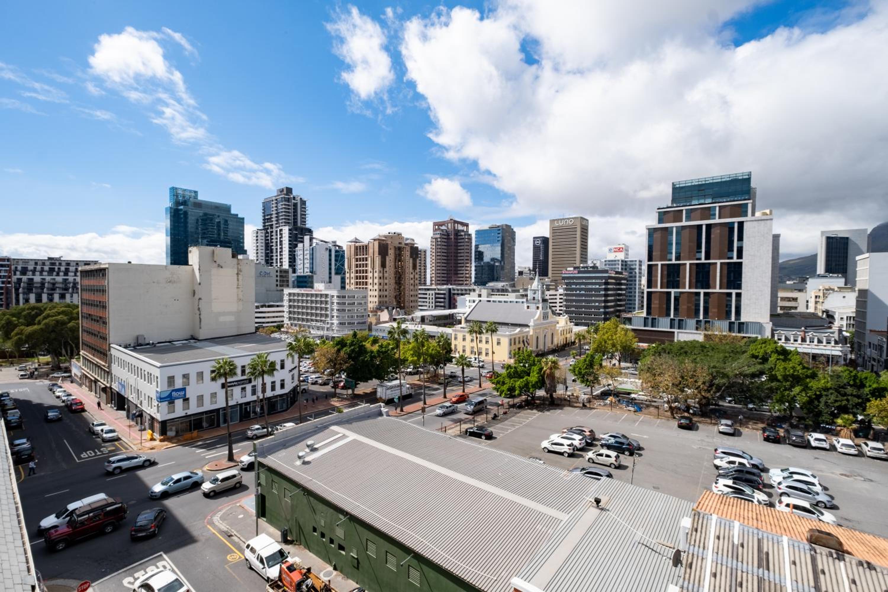 The Rose 506: Studio Apartment with Rooftop Pool