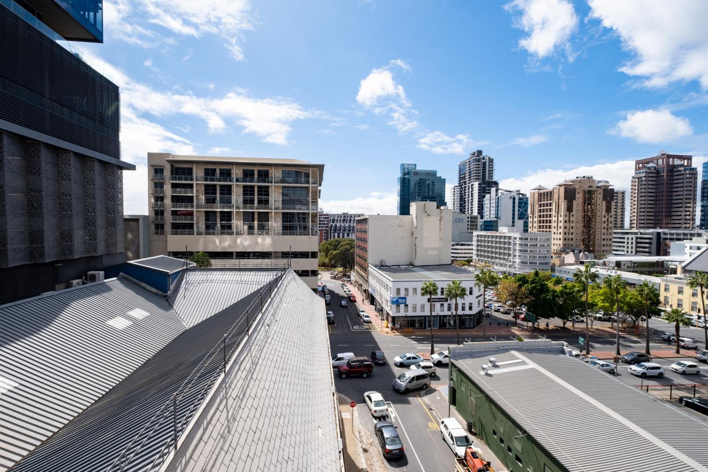 The Rose 506: Studio Apartment with Rooftop Pool