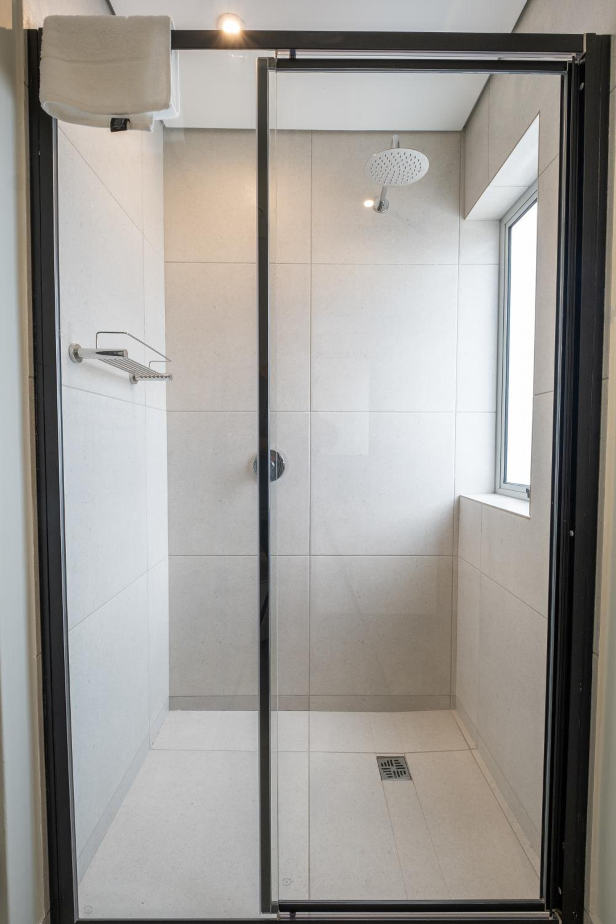 The Rose 506: Studio Apartment with Rooftop Pool