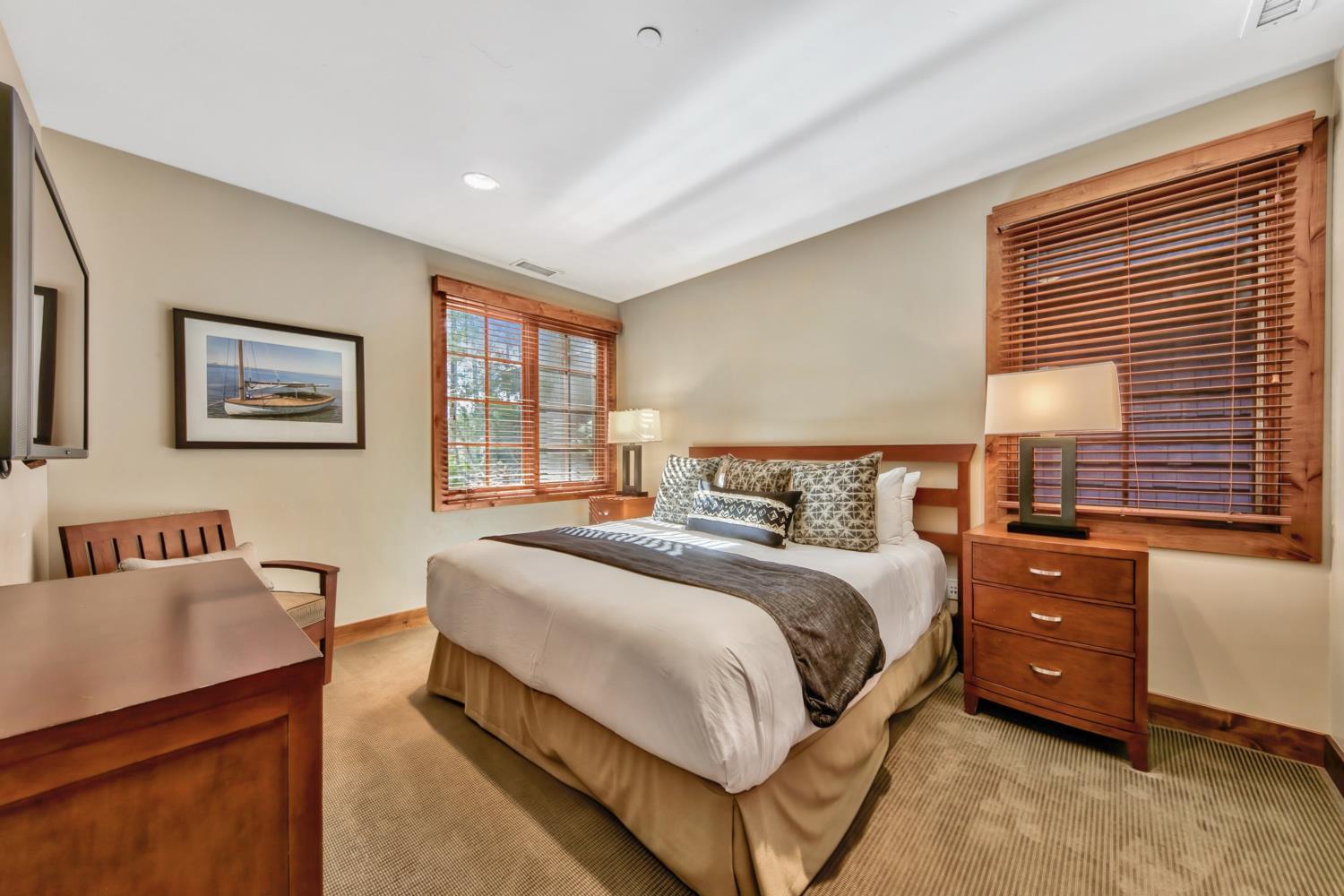 Lake Tahoe Vacations - Sierra Shores Four - Lakefront Vistas - Property Image 3