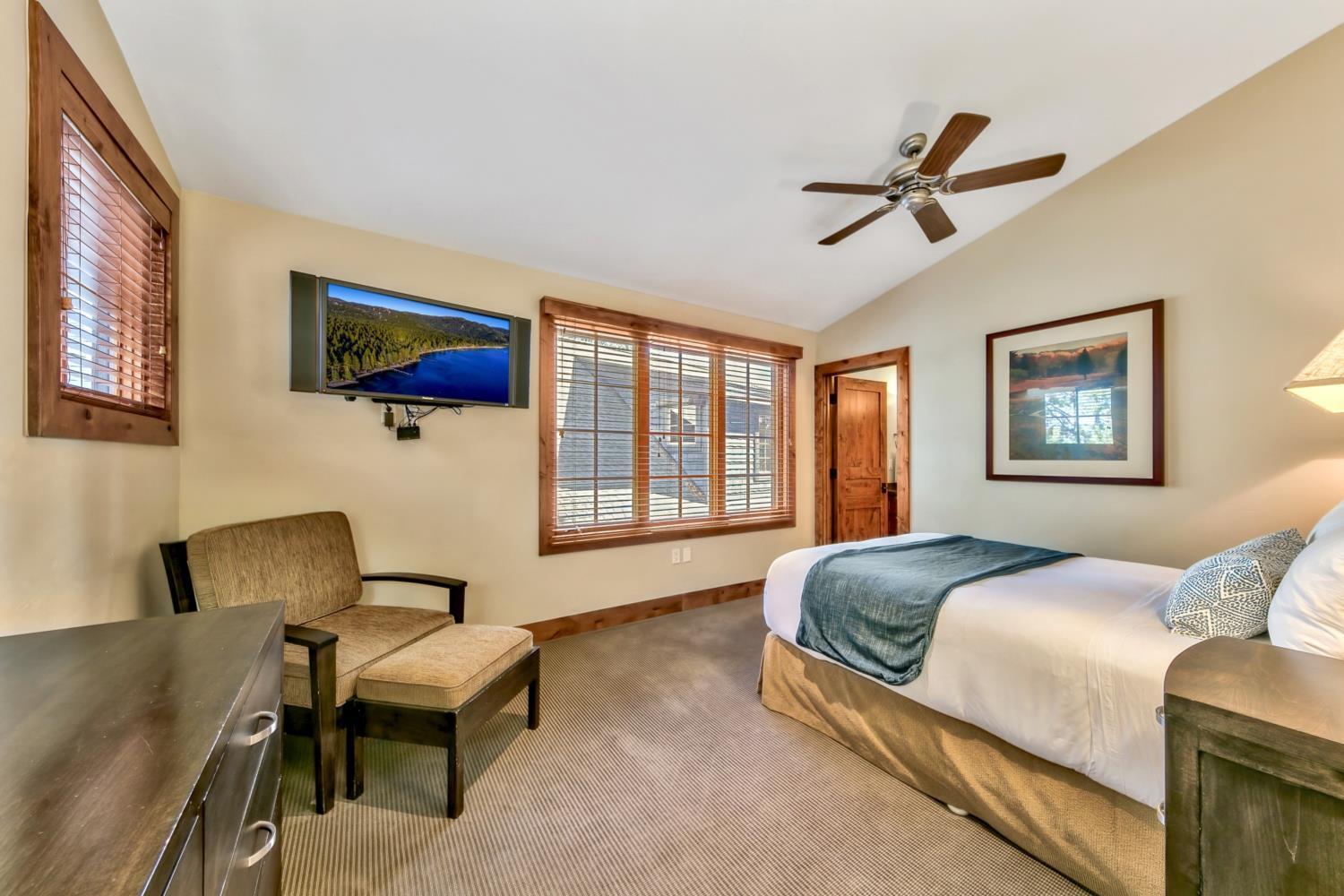 Lake Tahoe Vacations - Sierra Shores Four - Lakefront Vistas - Property Image 7