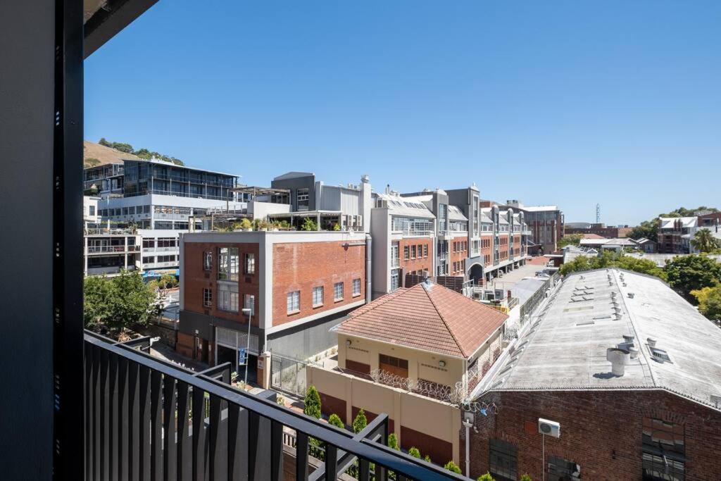 302 The Signature in Cape Town