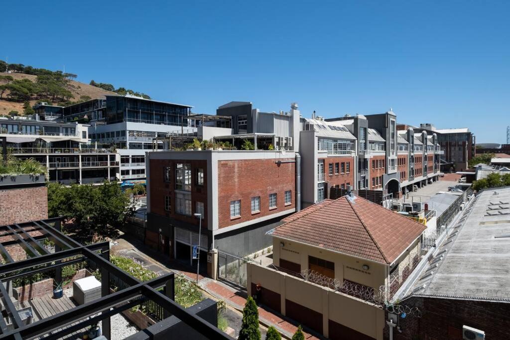 302 The Signature in Cape Town