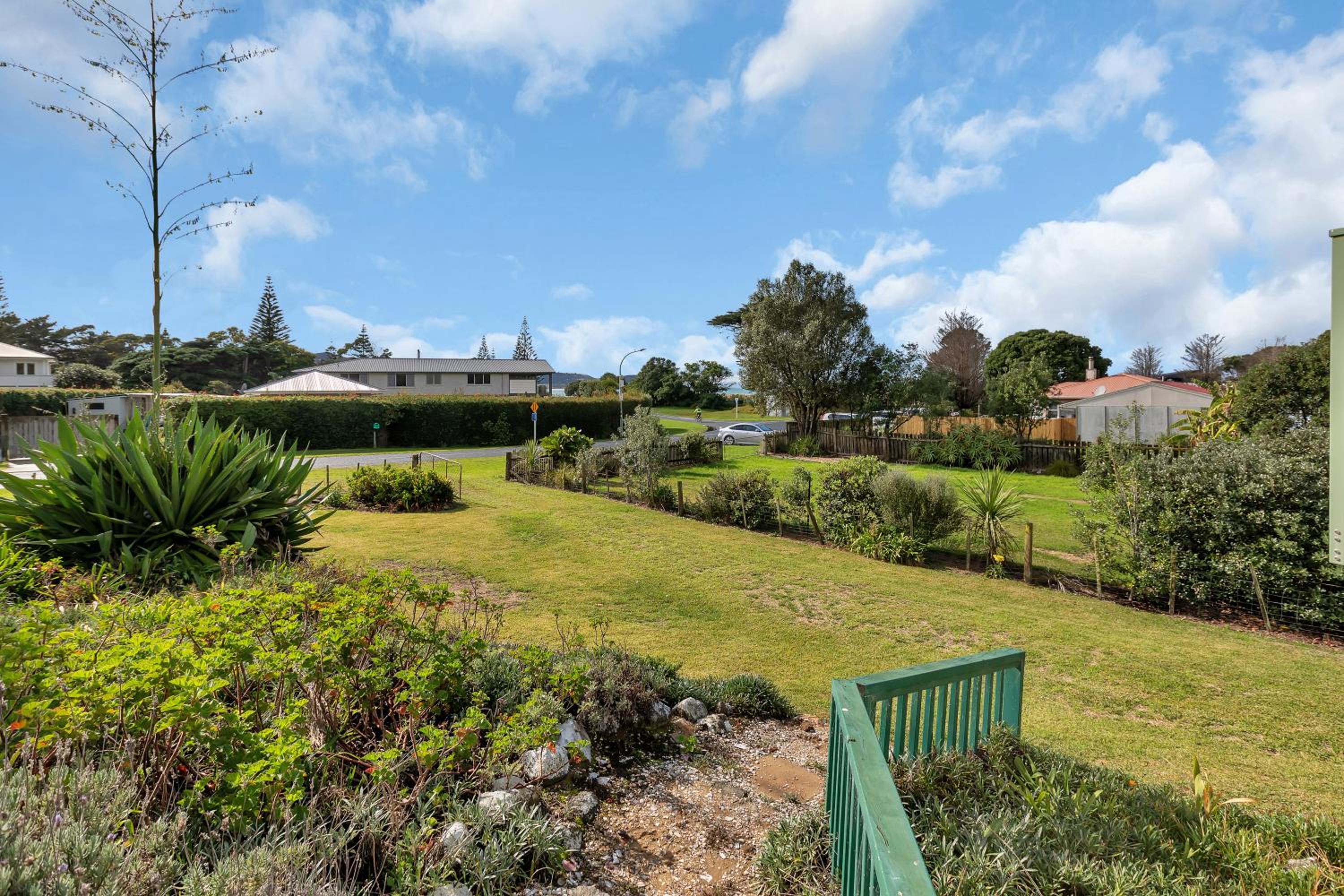 Patsy Cottage - A Charming 1960s Kiwi Bach near Kaitaia view 4