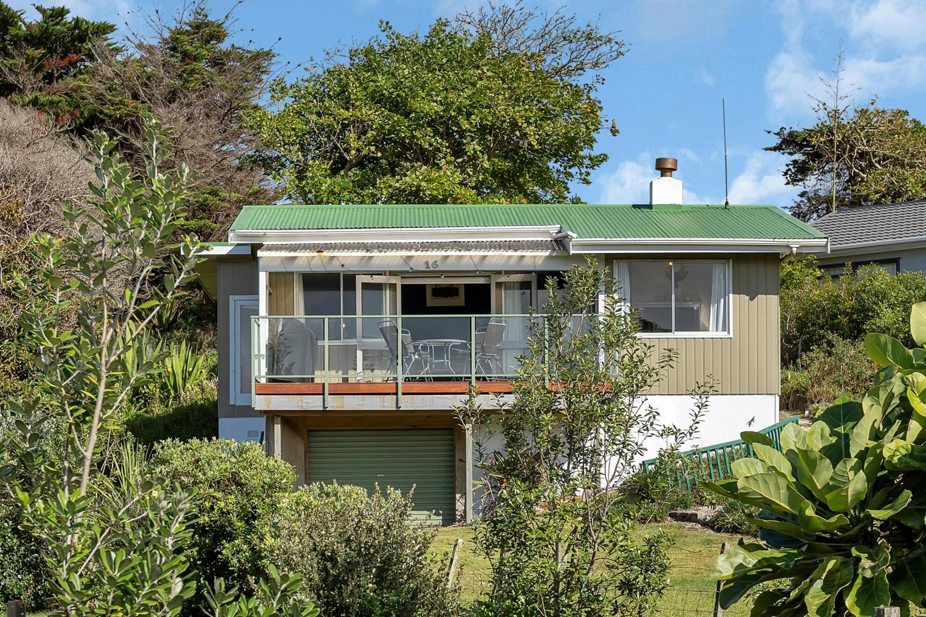 Patsy Cottage - A Charming 1960s Kiwi Bach near Kaitaia view 2