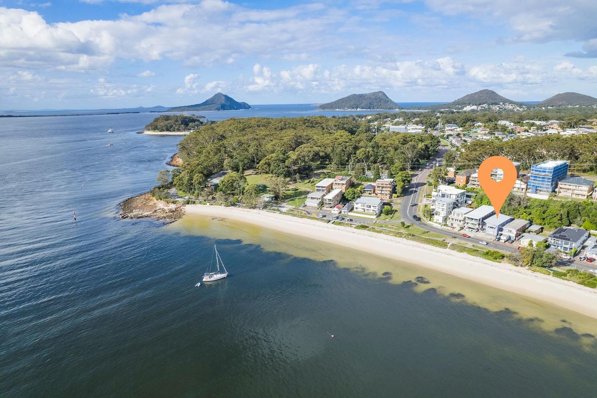 Bayside, 5,21 Victoria Parade - Unit in unbeatable location, with linen and bed making and air conditioning