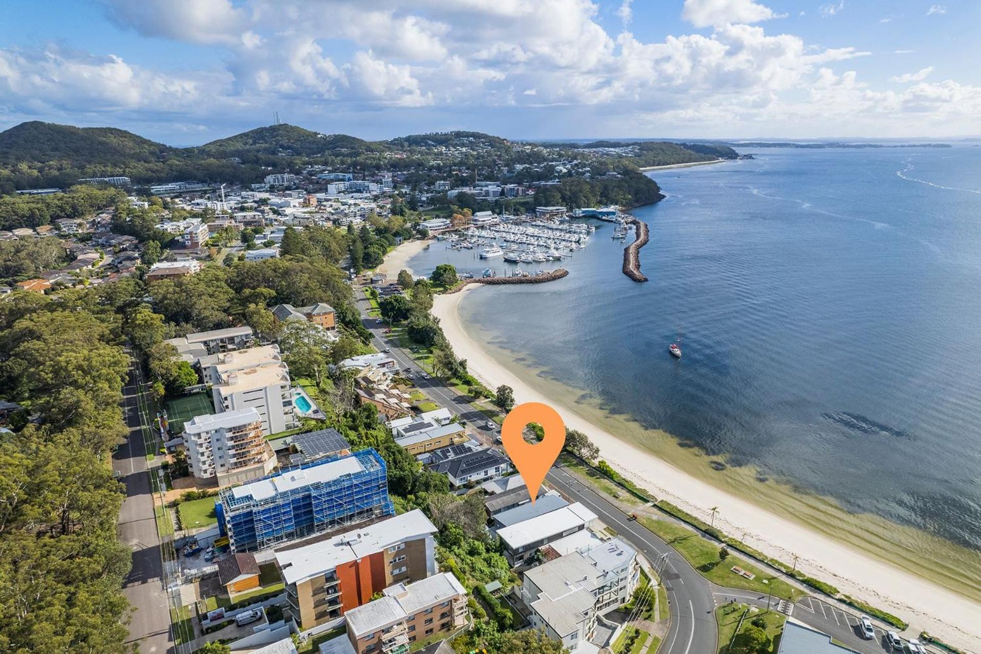 Bayside, 5,21 Victoria Parade - Unit in unbeatable location, with linen and bed making and air conditioning