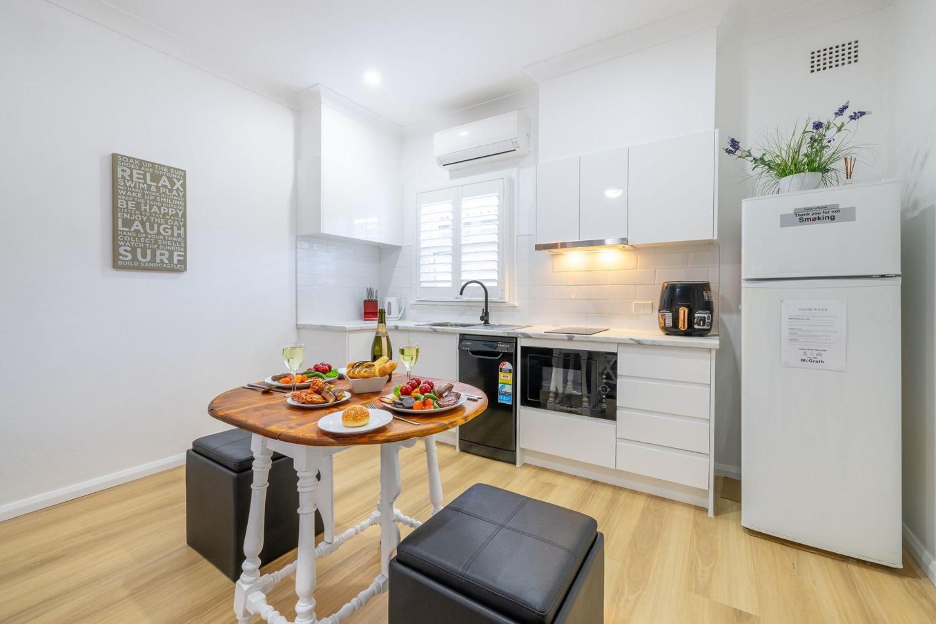 Bayside, 5,21 Victoria Parade - Unit in unbeatable location, with linen and bed making and air conditioning