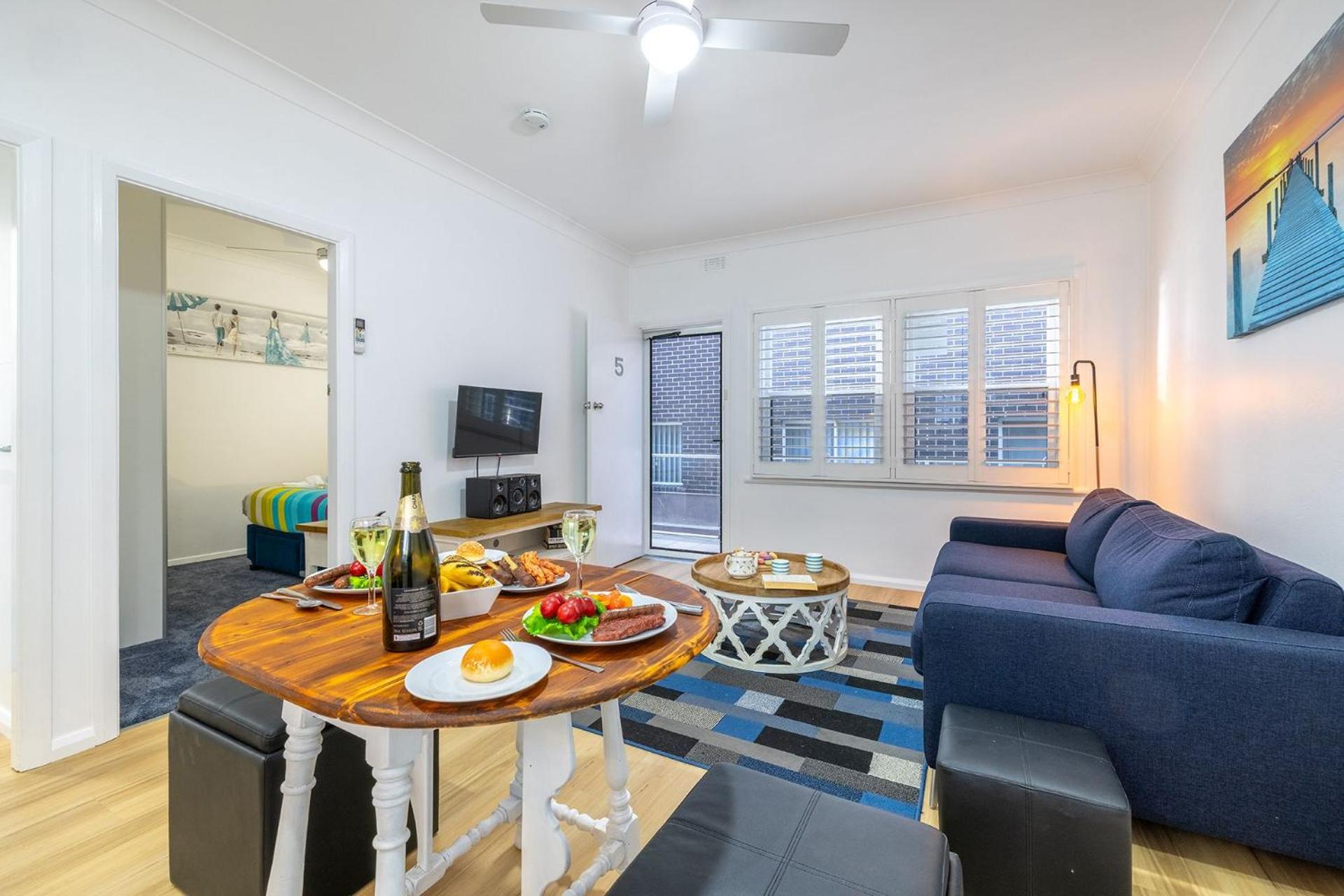 Bayside, 5,21 Victoria Parade - Unit in unbeatable location, with linen and bed making and air conditioning