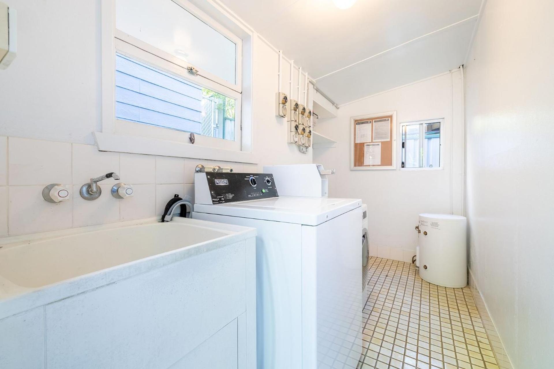 Bayside, 5,21 Victoria Parade - Unit in unbeatable location, with linen and bed making and air conditioning
