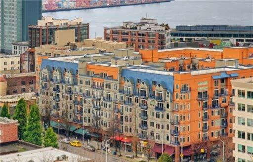 Hotel DT Designer's 2BR Condo Parking Tub Pool - 99 walk score - Image 1