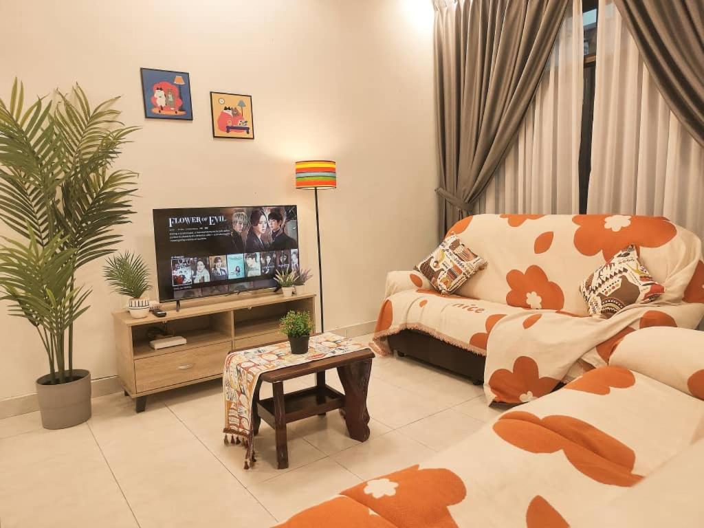 3mins to Ikea Toppen Tebrau johor bahru 4 to 14 pax double storey