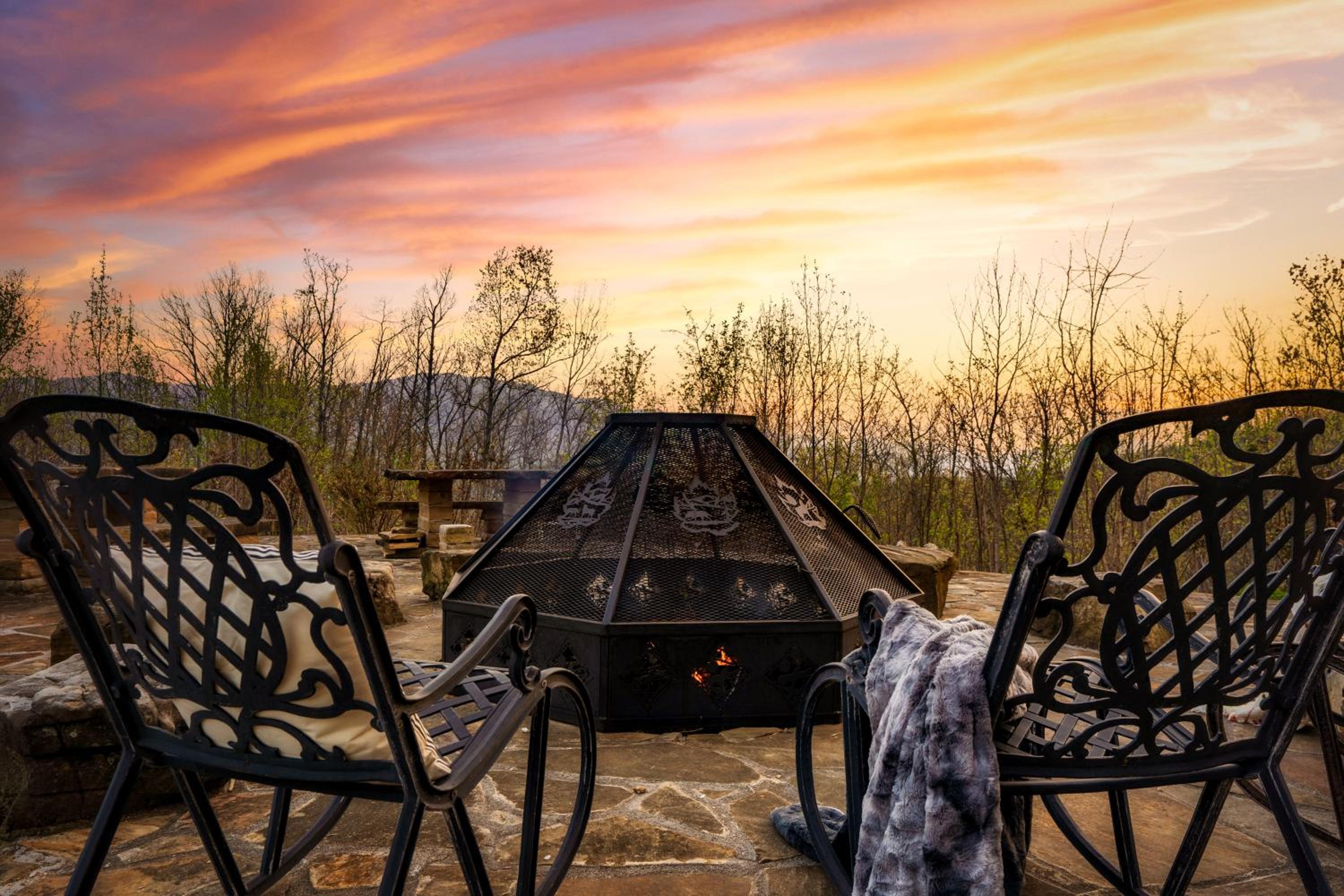 Timberwolf - Luxe 5 Star Retreat- June Deal-Game Rm-PS5-FirePit-Hot Tub view 5