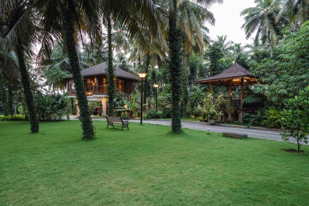 Villa Woods & Palms view 2