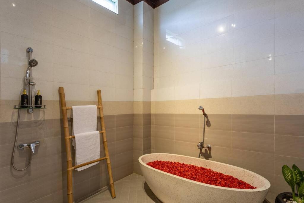 Comfy 3bd Family Villa with Private Pool in Central Location