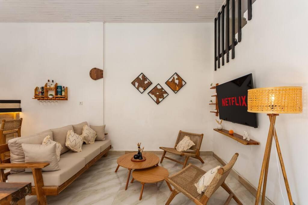 Comfy 3bd Family Villa with Private Pool in Central Location