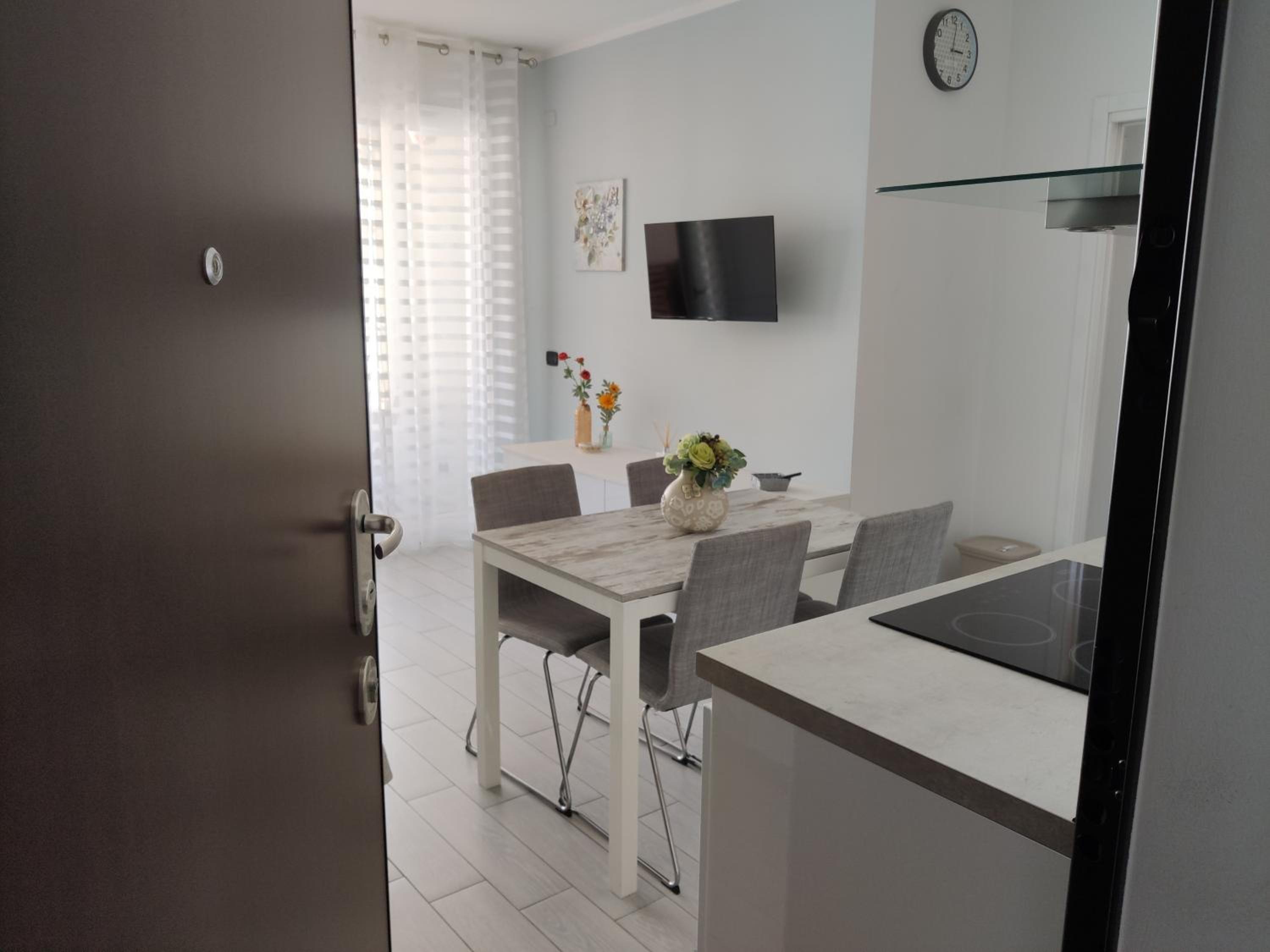 Matthias Home - Milan - modern and cozy flat, close to the metro - 15 min from Central Station, close to San Raffaele