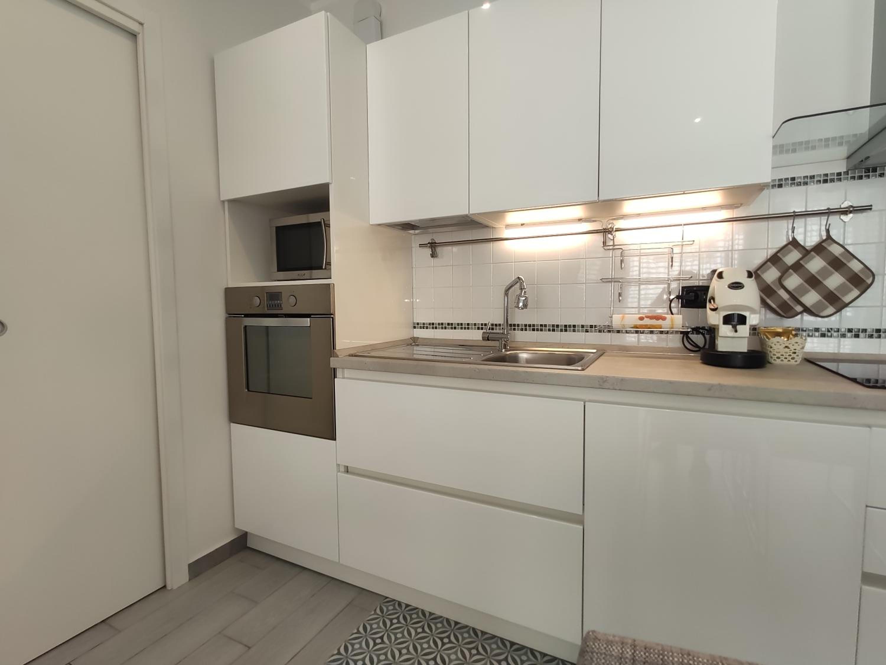 Matthias Home - Milan - modern and cozy flat, close to the metro - 15 min from Central Station, close to San Raffaele