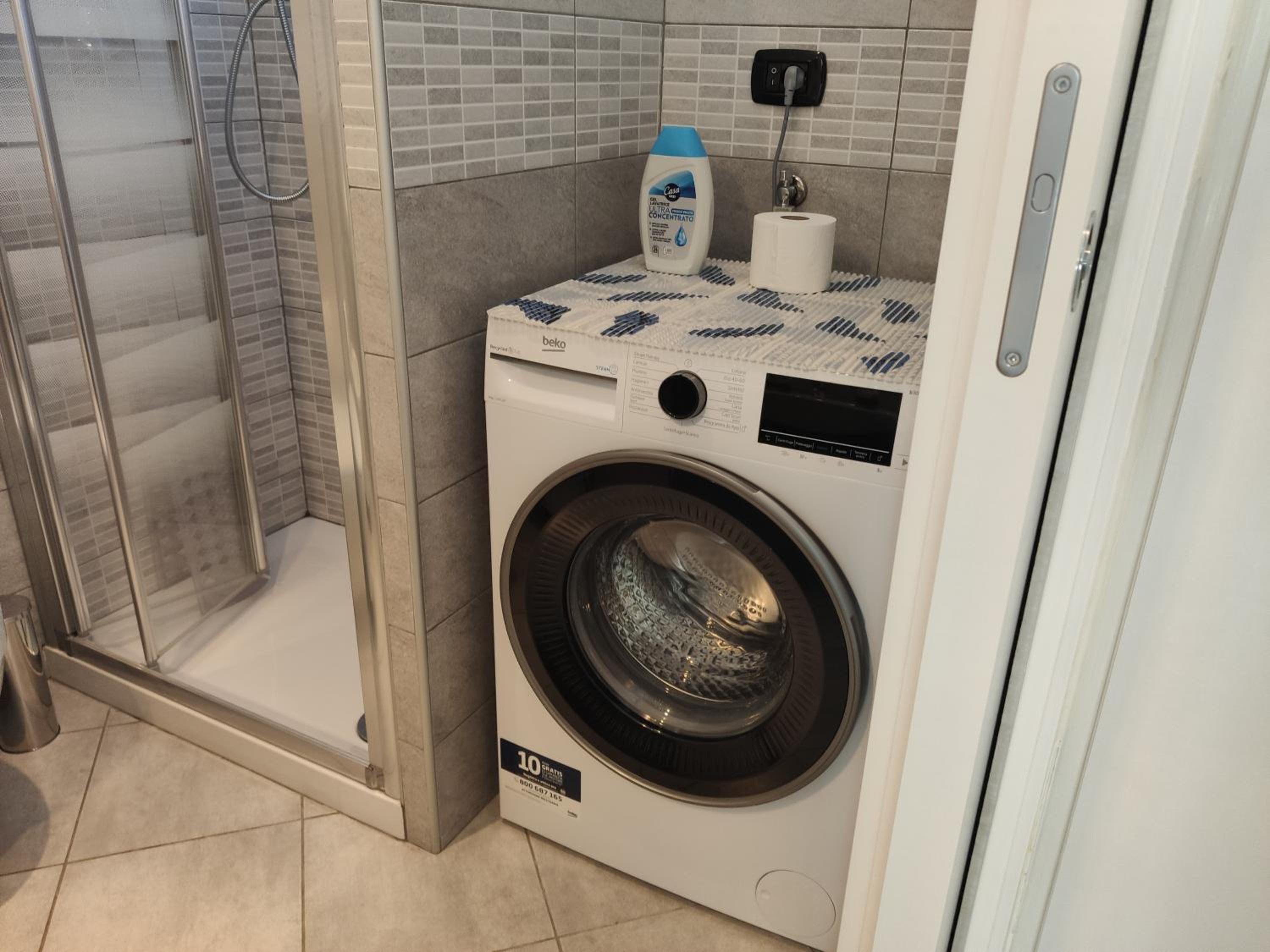 Matthias Home - Milan - modern and cozy flat, close to the metro - 15 min from Central Station, close to San Raffaele