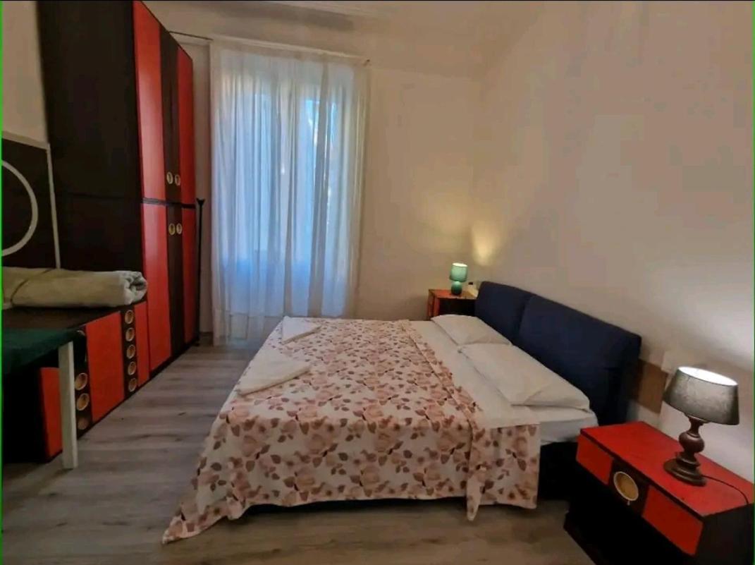 House in the city center-Casa nel centro della città