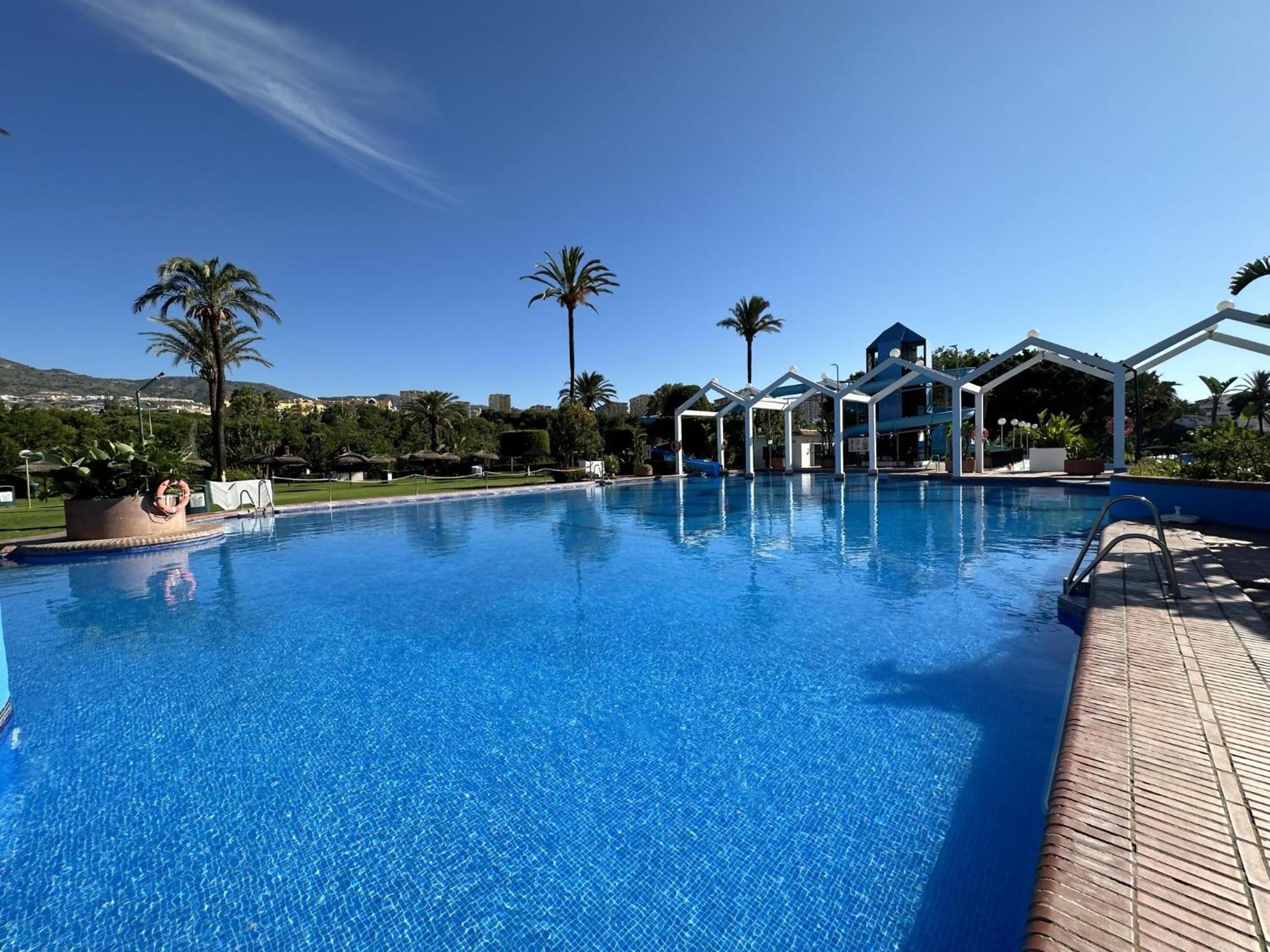 Frontal al mar Benalbeach photo 5