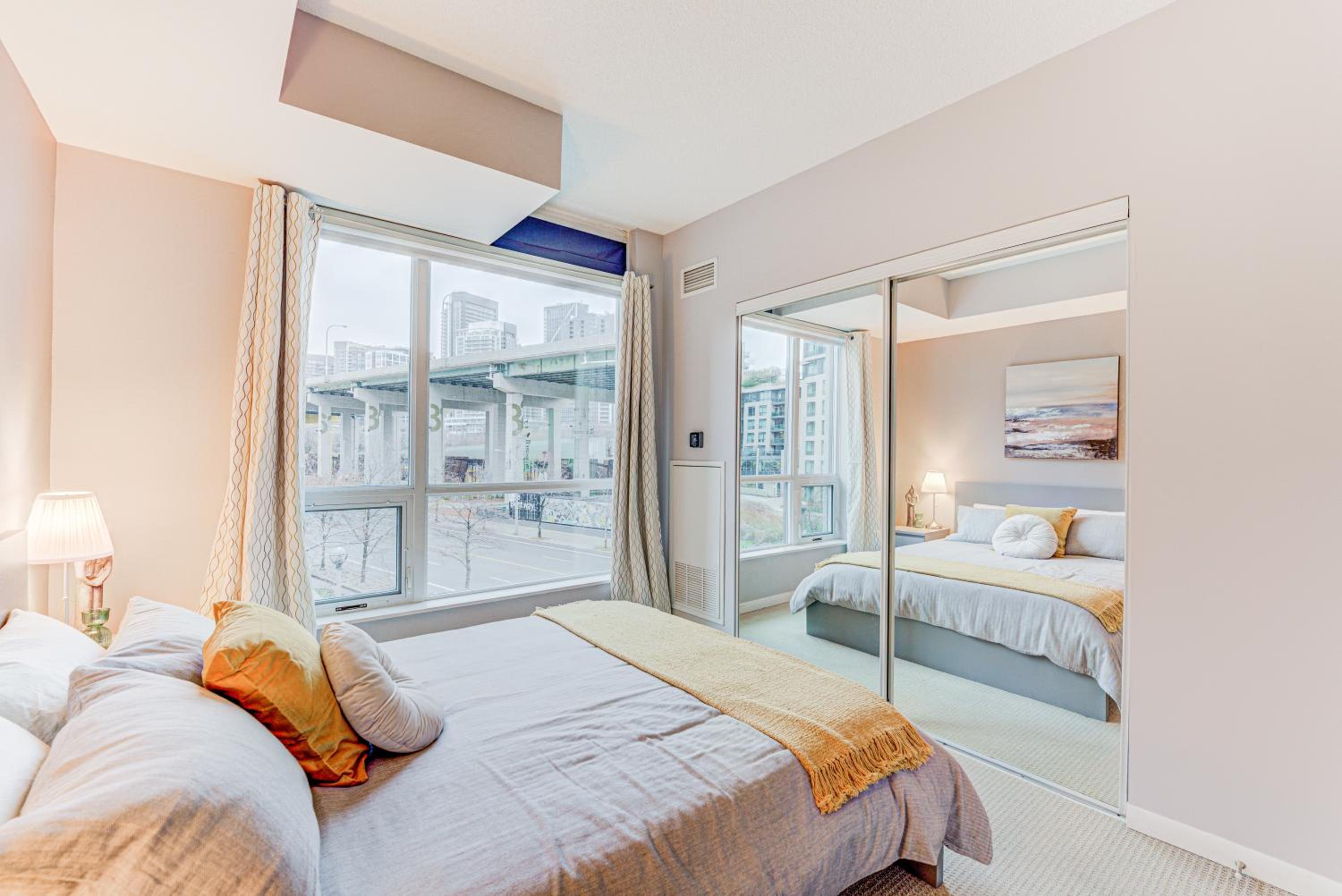 Prime City Pad 2 Bedroom with CN Tower View