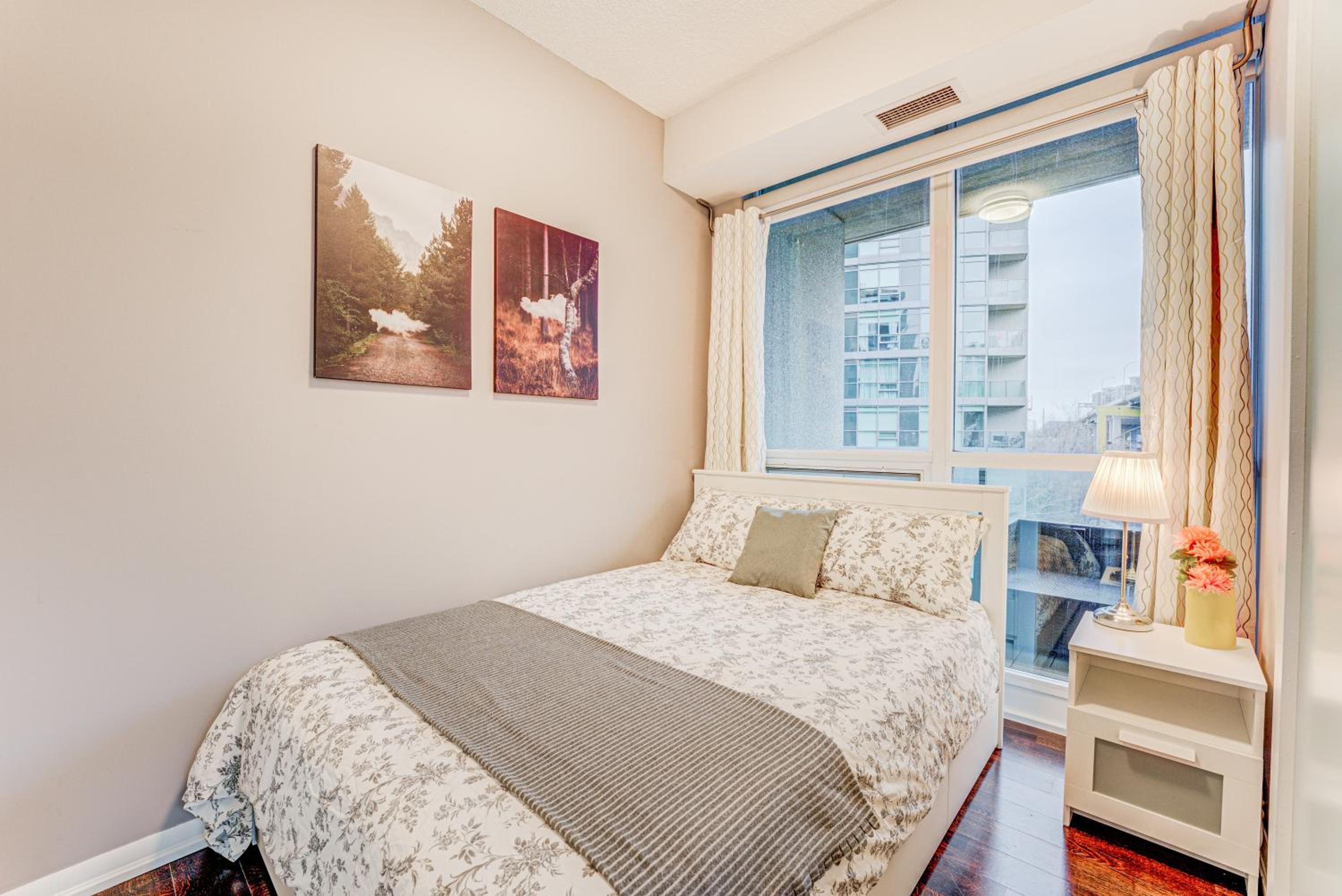 Prime City Pad 2 Bedroom with CN Tower View