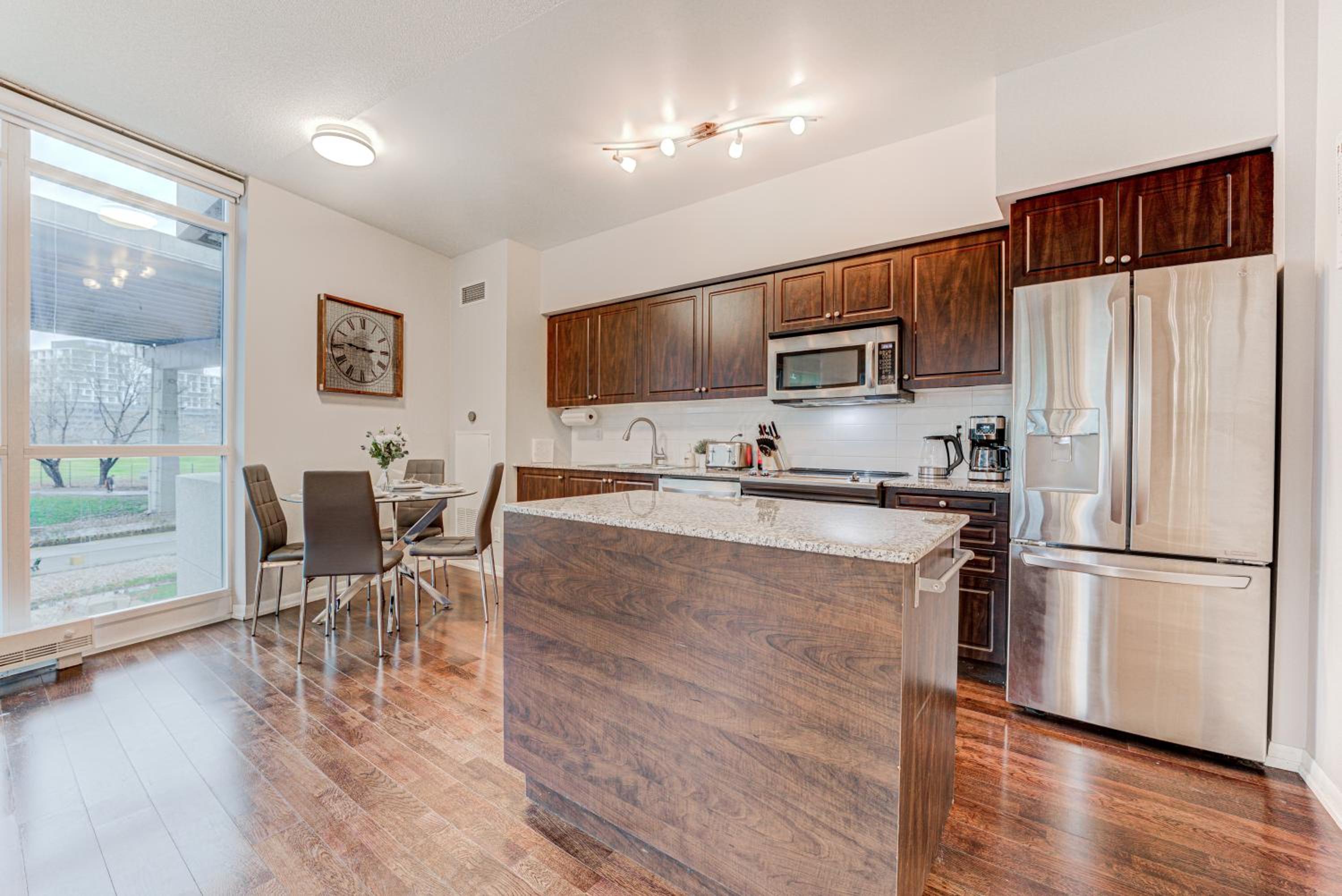Prime City Pad 2 Bedroom with CN Tower View