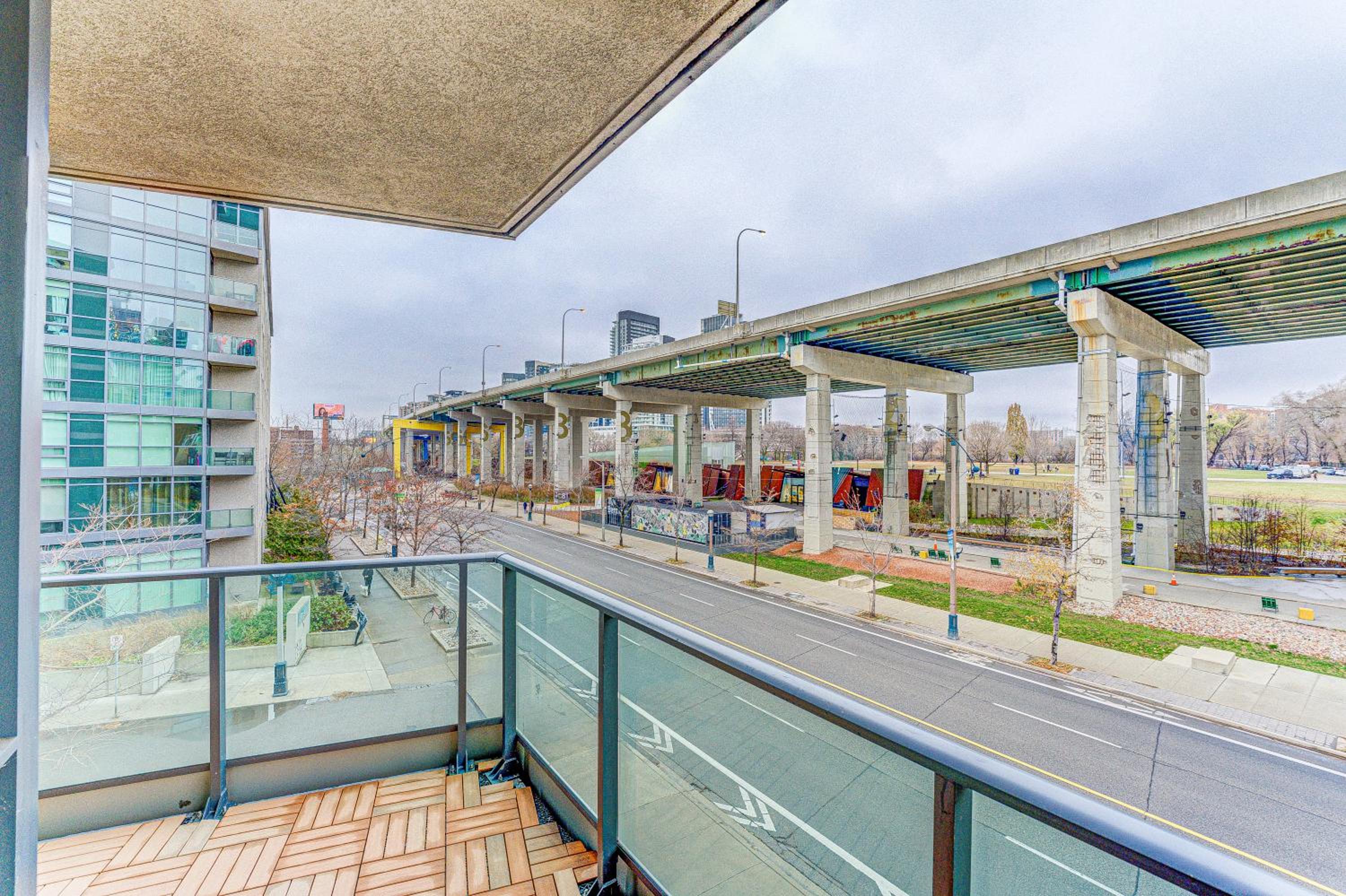 Prime City Pad 2 Bedroom with CN Tower View