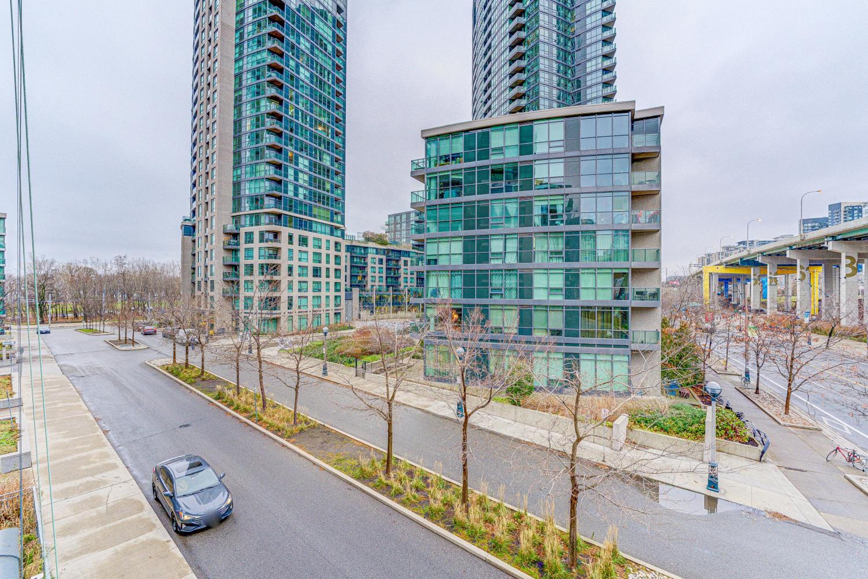 Prime City Pad 2 Bedroom with CN Tower View