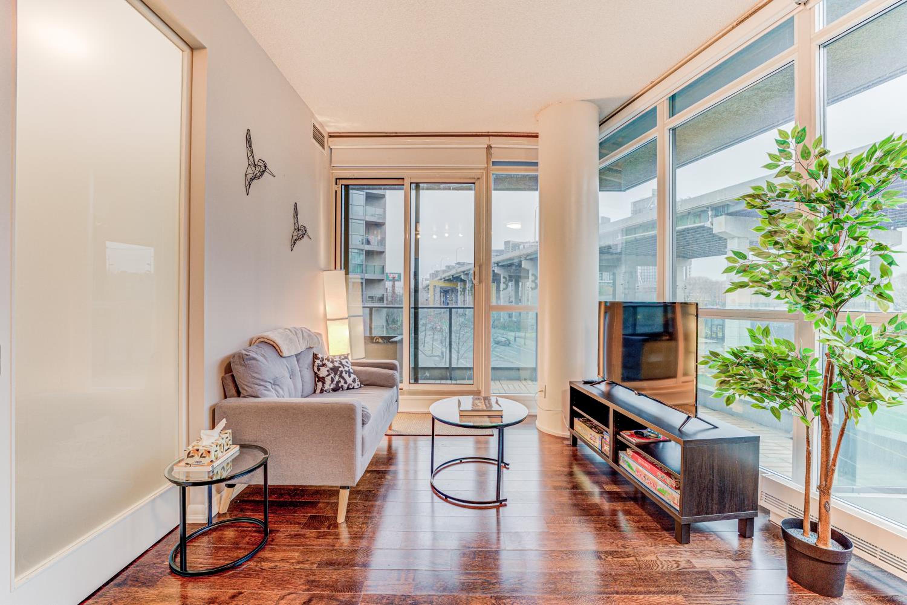 Prime City Pad 2 Bedroom with CN Tower View