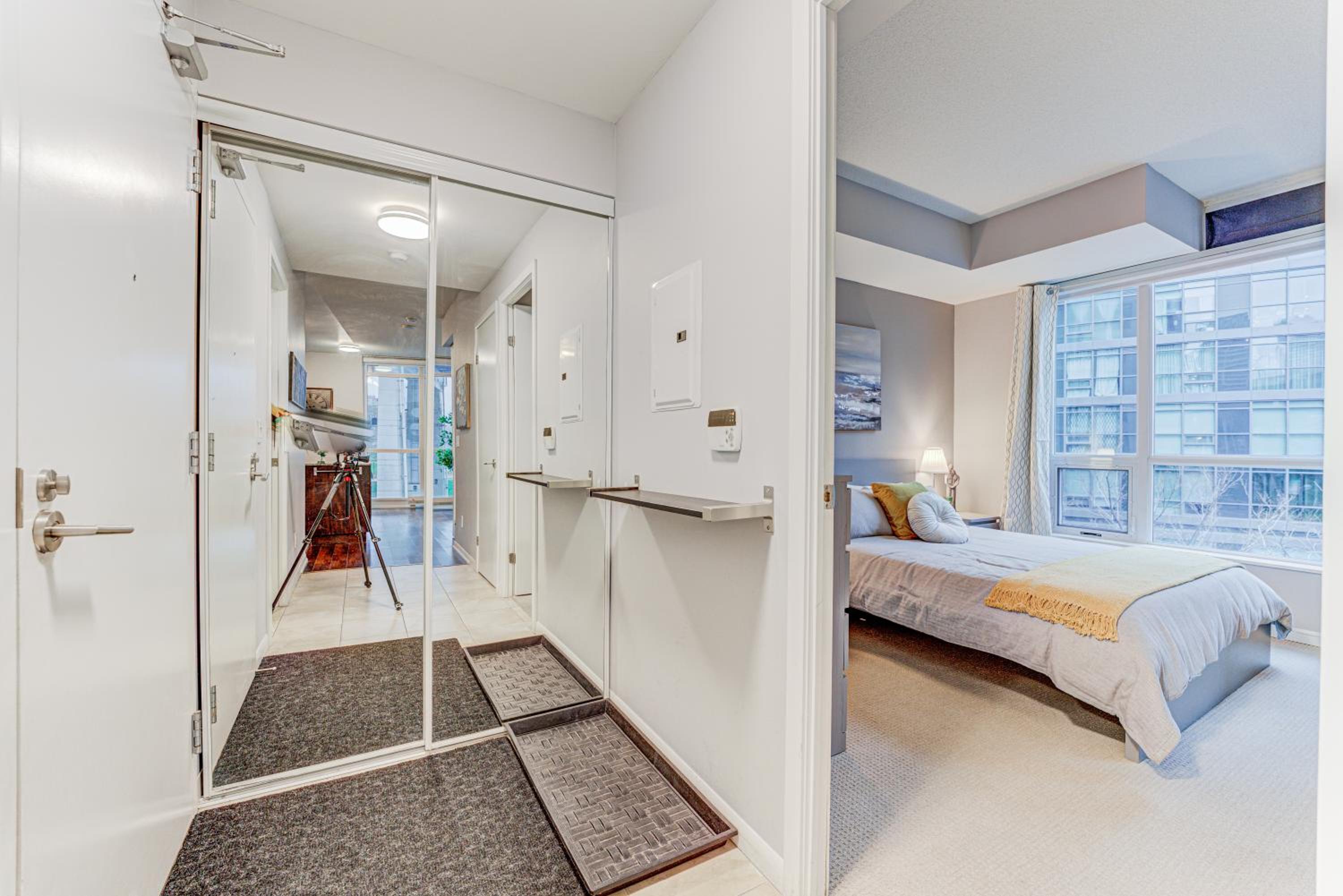 Prime City Pad 2 Bedroom with CN Tower View