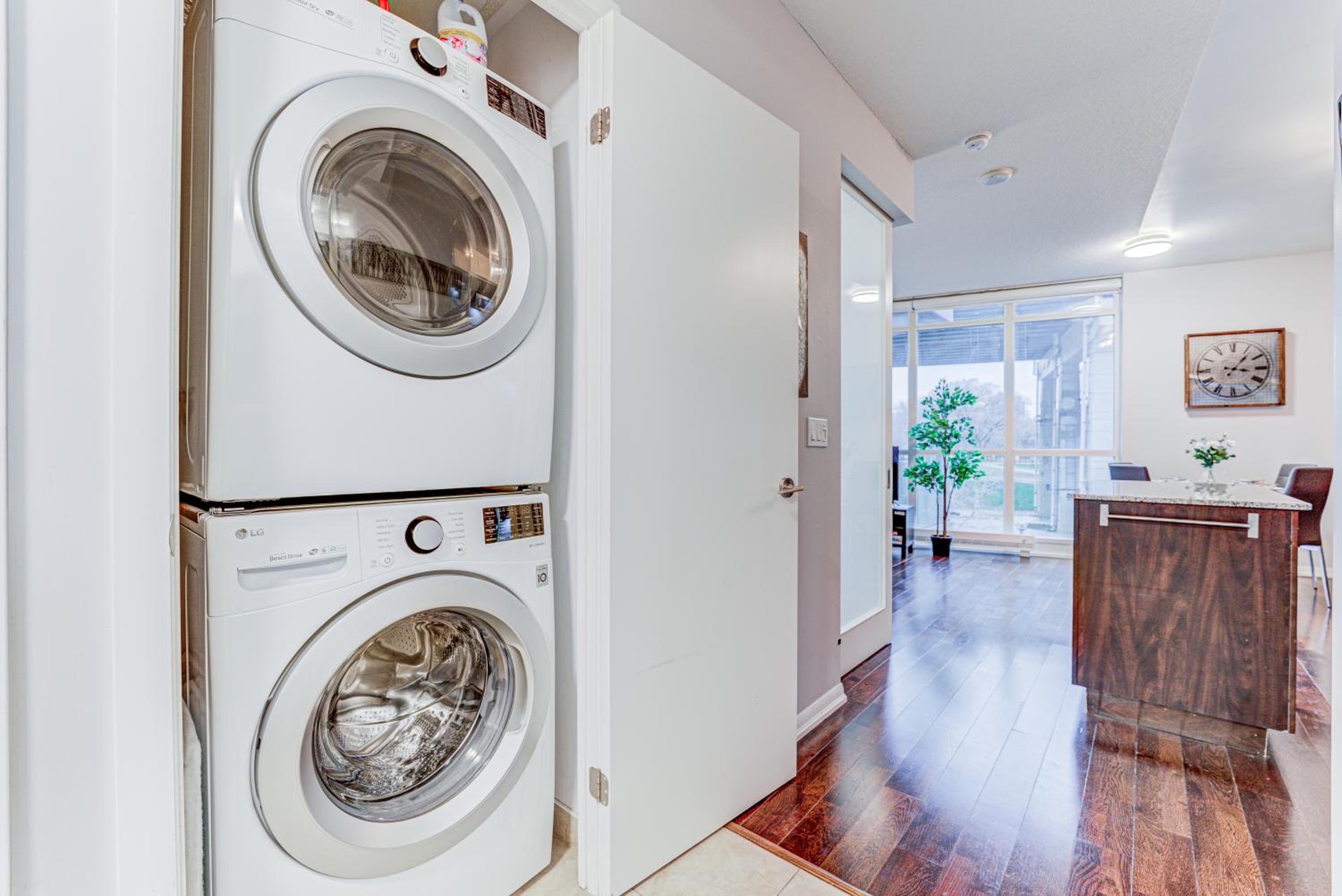 Prime City Pad 2 Bedroom with CN Tower View