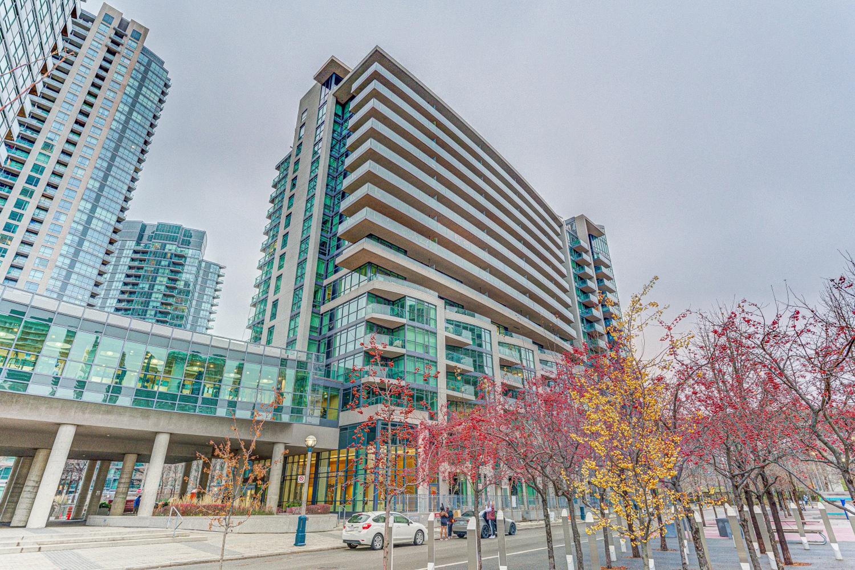 Prime City Pad 2 Bedroom with CN Tower View