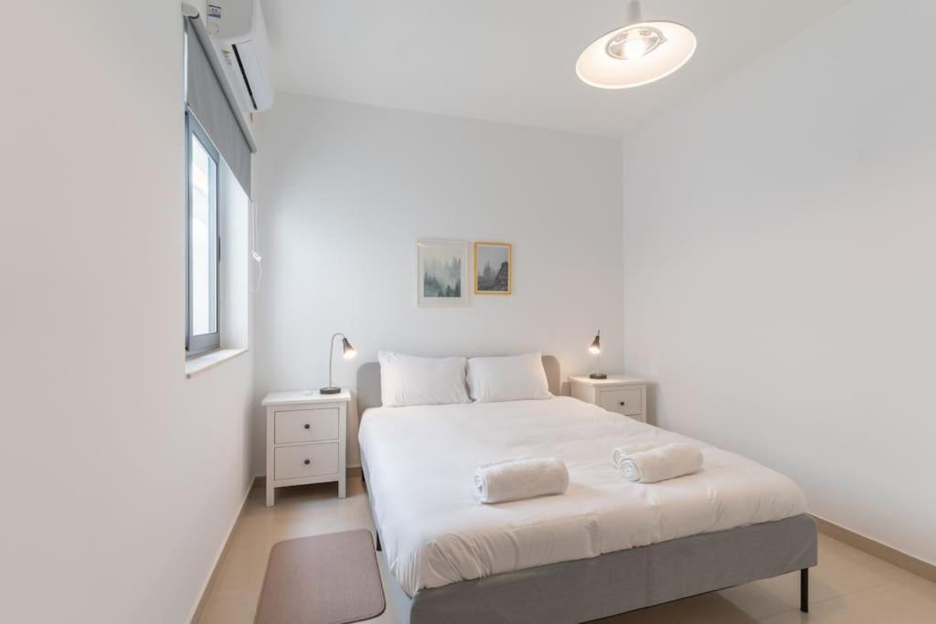 St Julians apartment-Hosted by Sweetstay photo 5