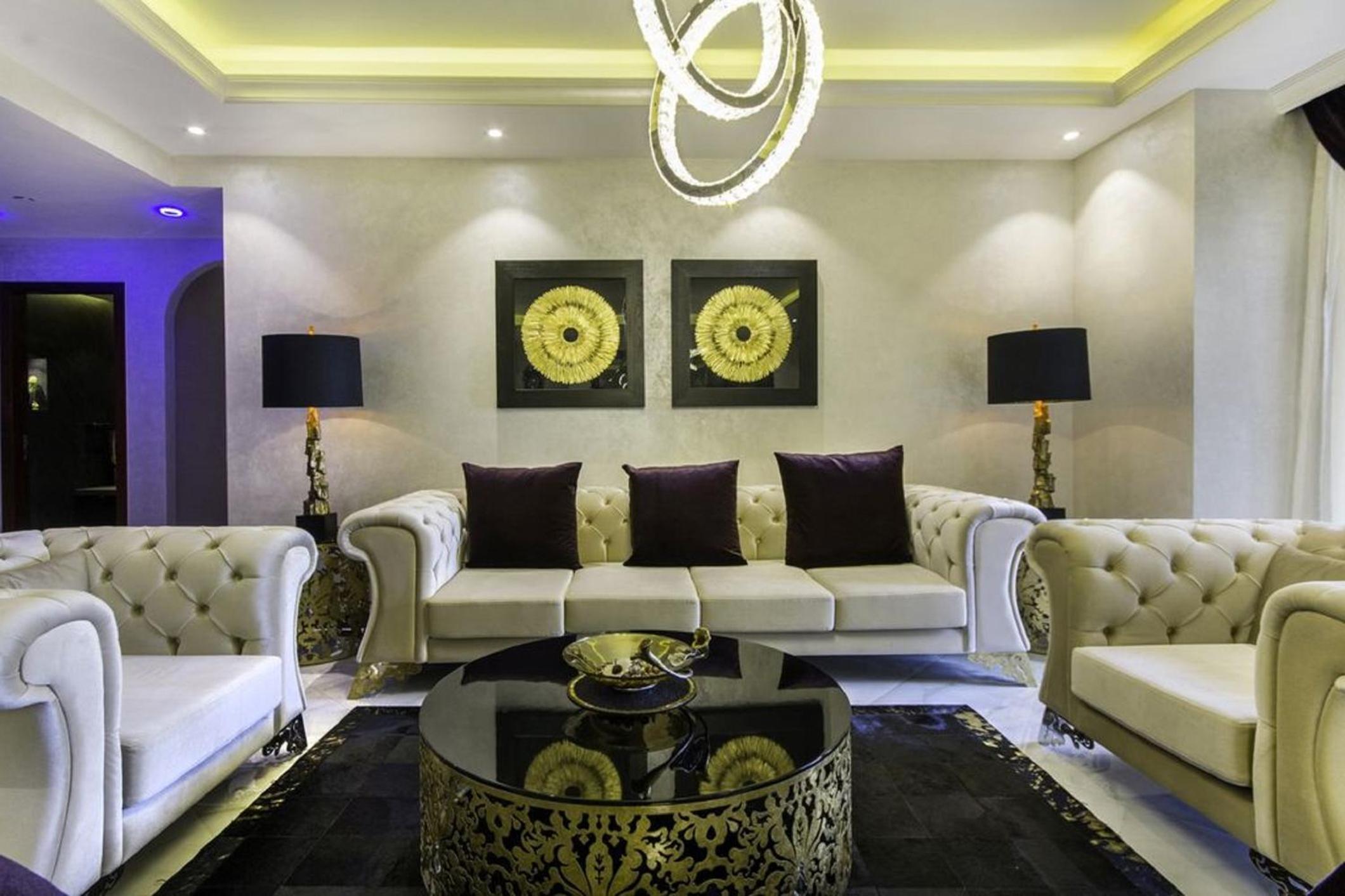 Luxury 3BD APT ST