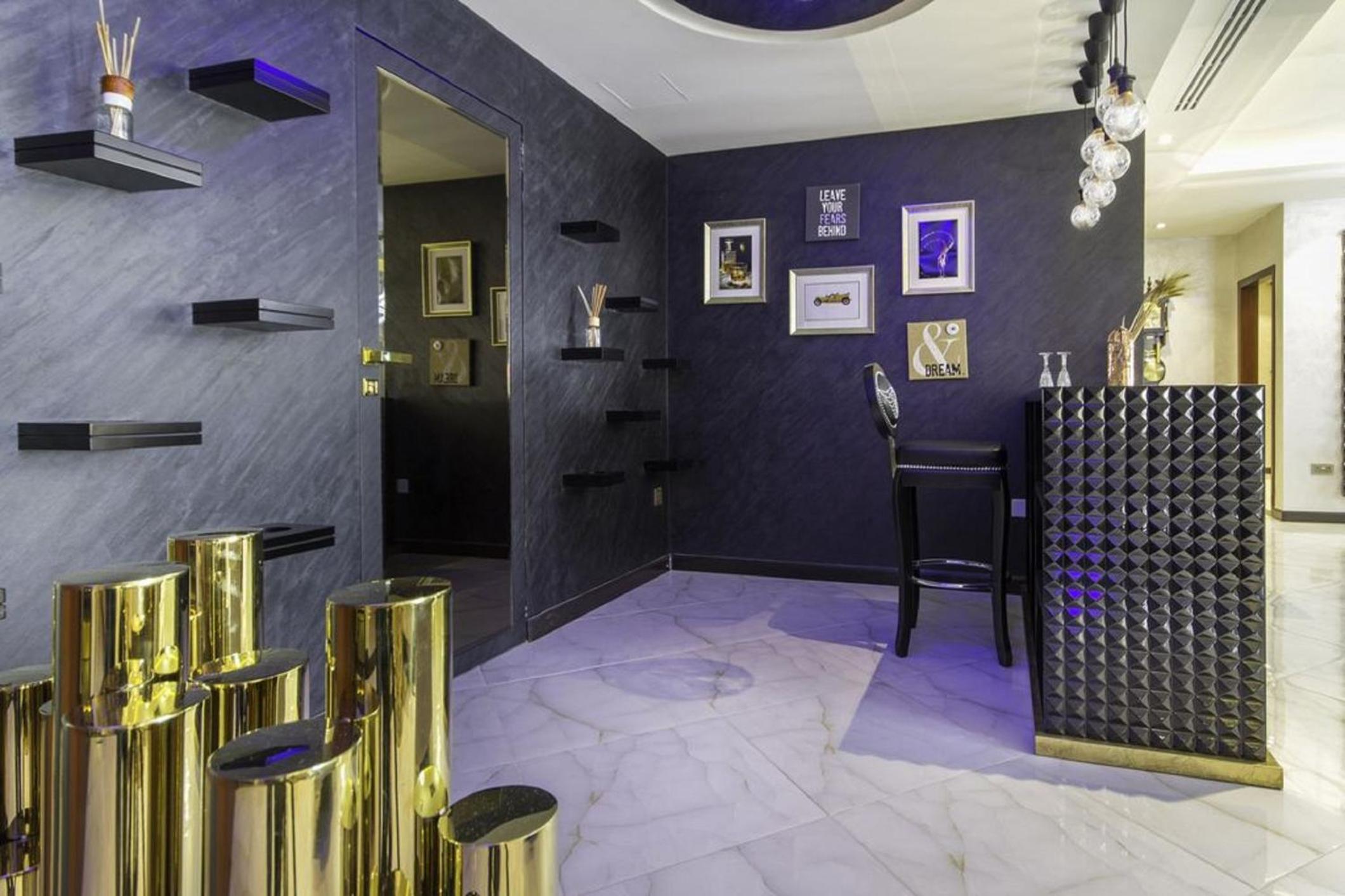Luxury 3BD APT ST
