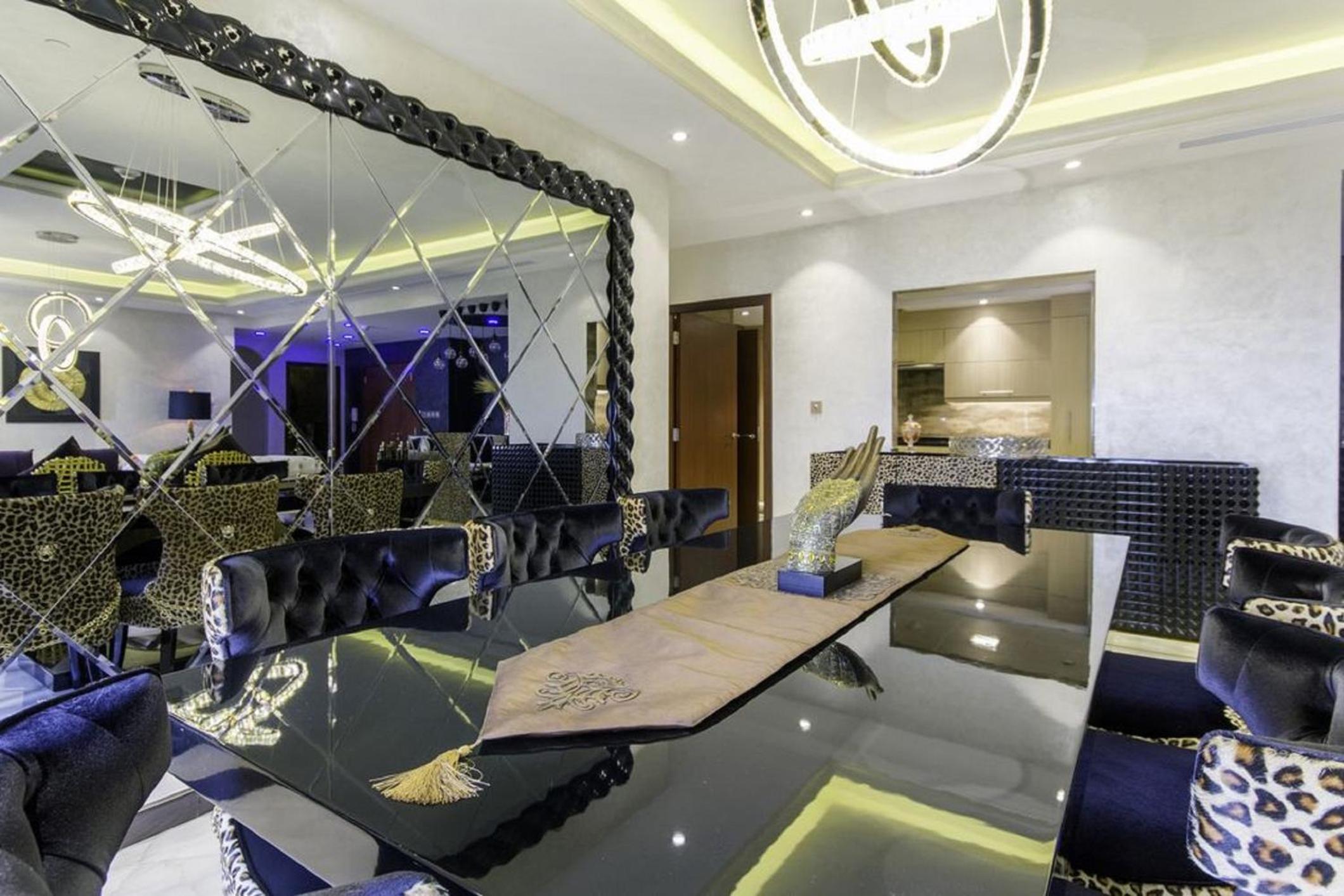 Luxury 3BD APT ST