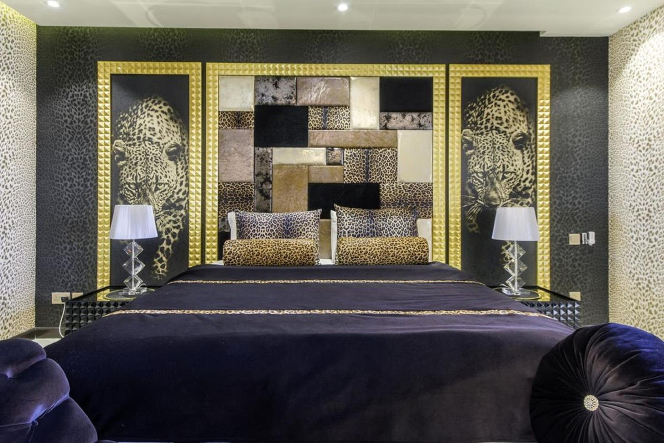 Luxury 3BD APT ST