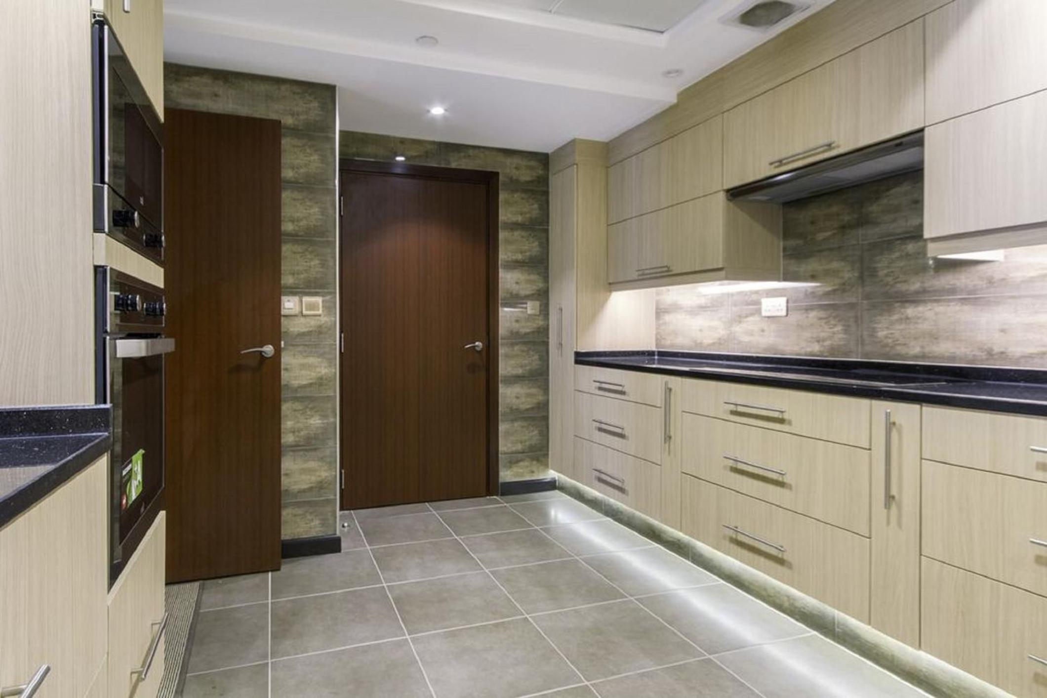 Luxury 3BD APT ST