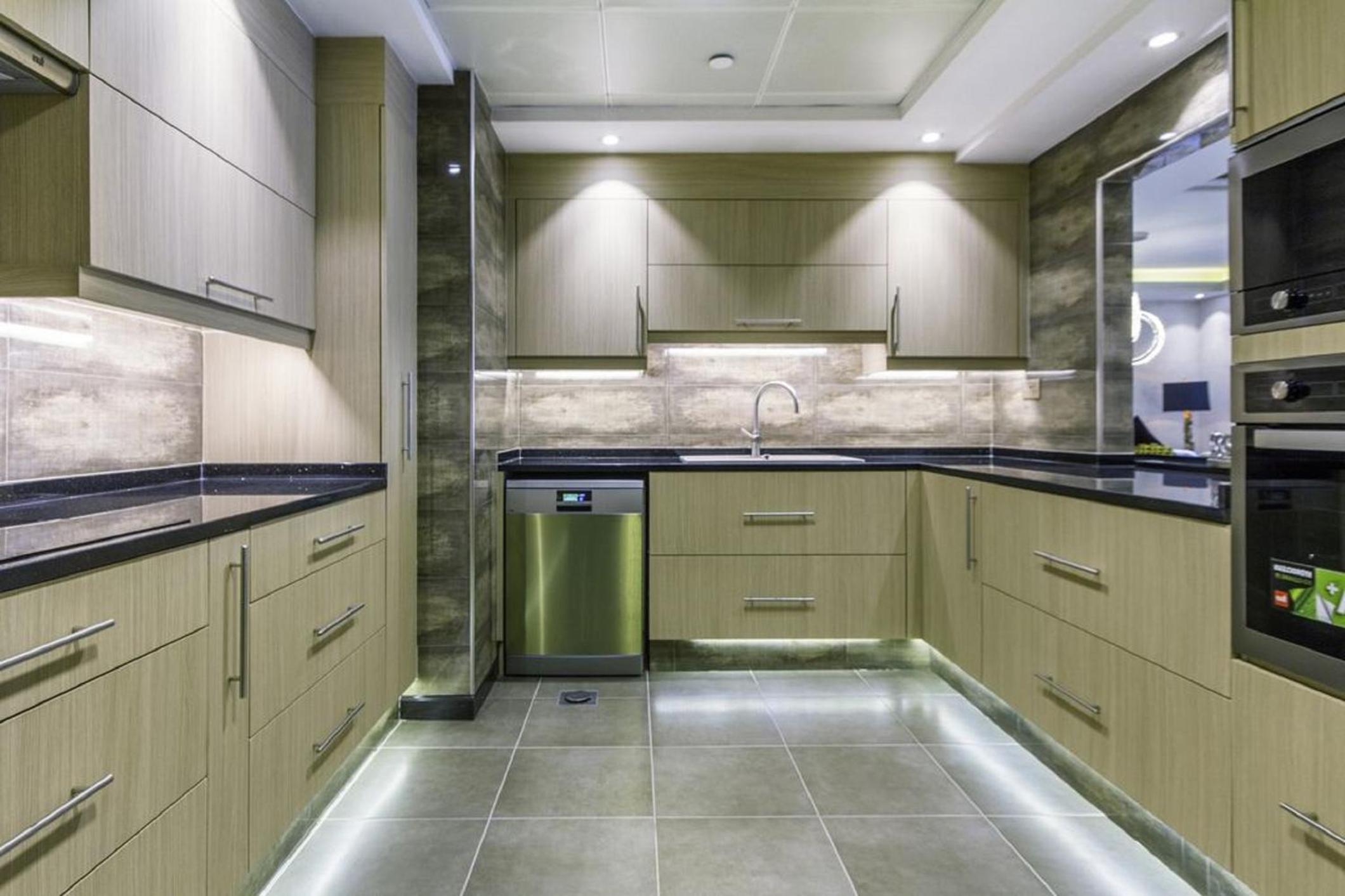 Luxury 3BD APT ST