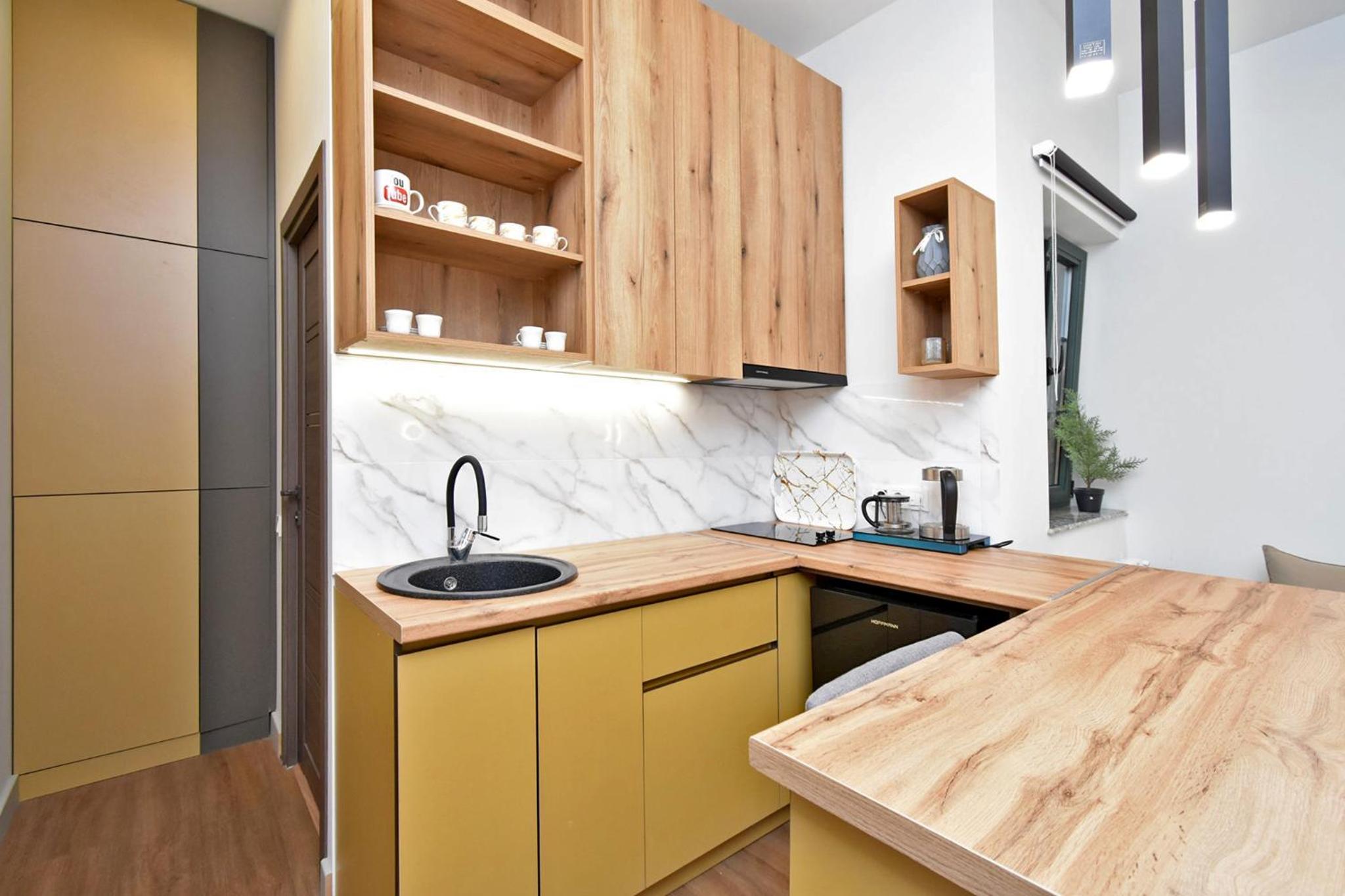 Golden Glass studio 2