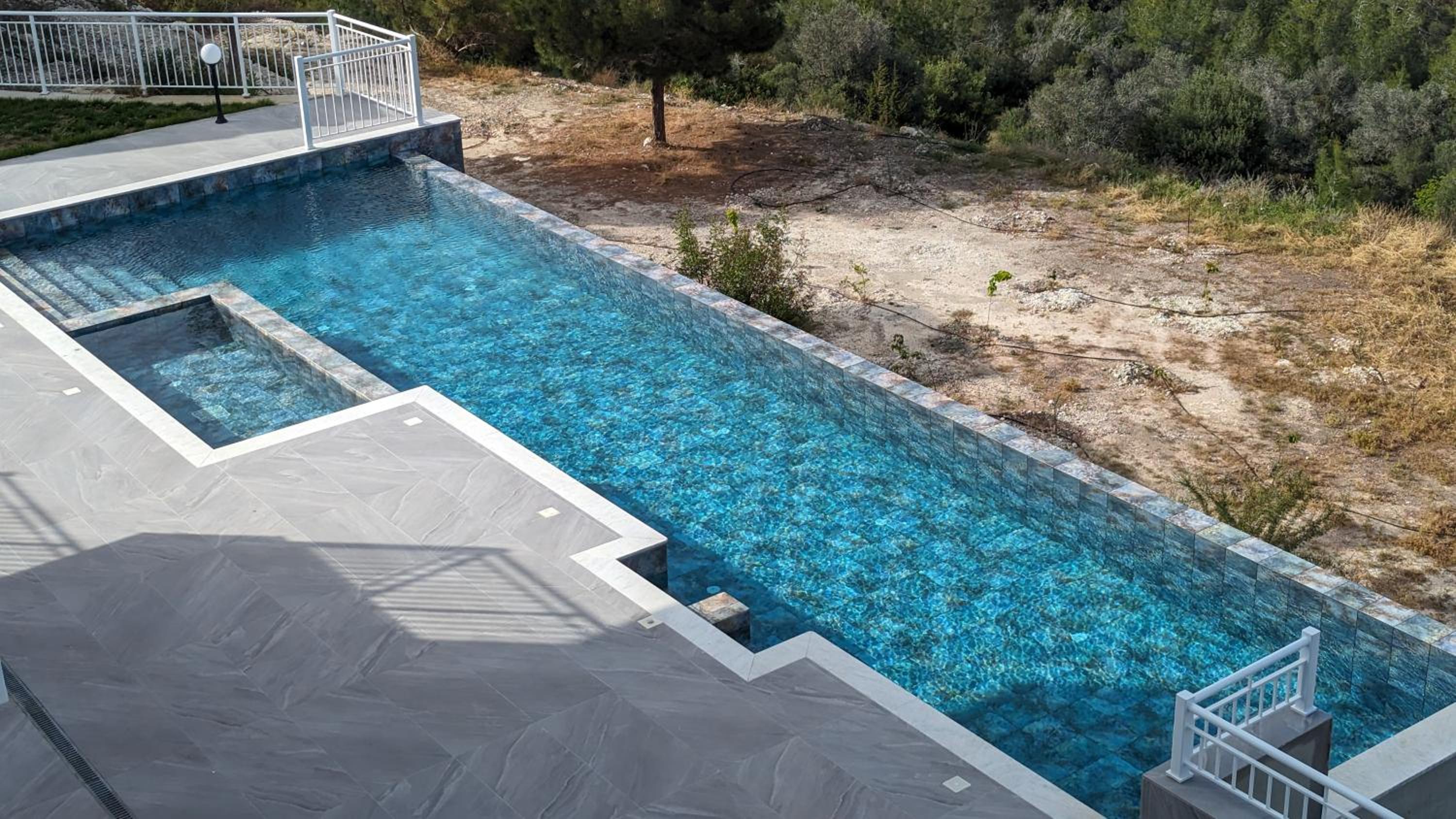 AKAMAS THRONE APARTMENTS